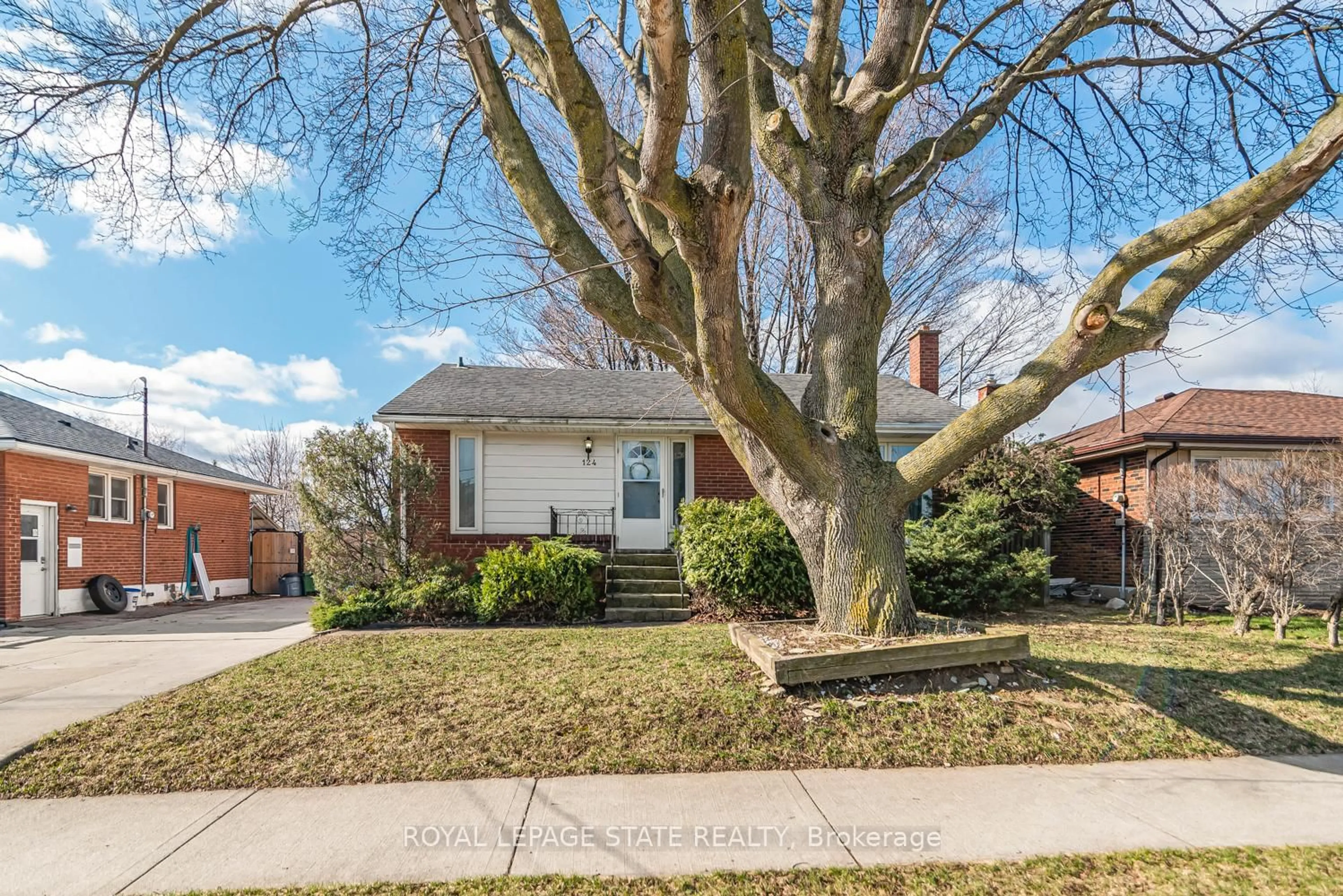 Home with brick exterior material, street for 124 Broker Dr, Hamilton Ontario L8T 2B8