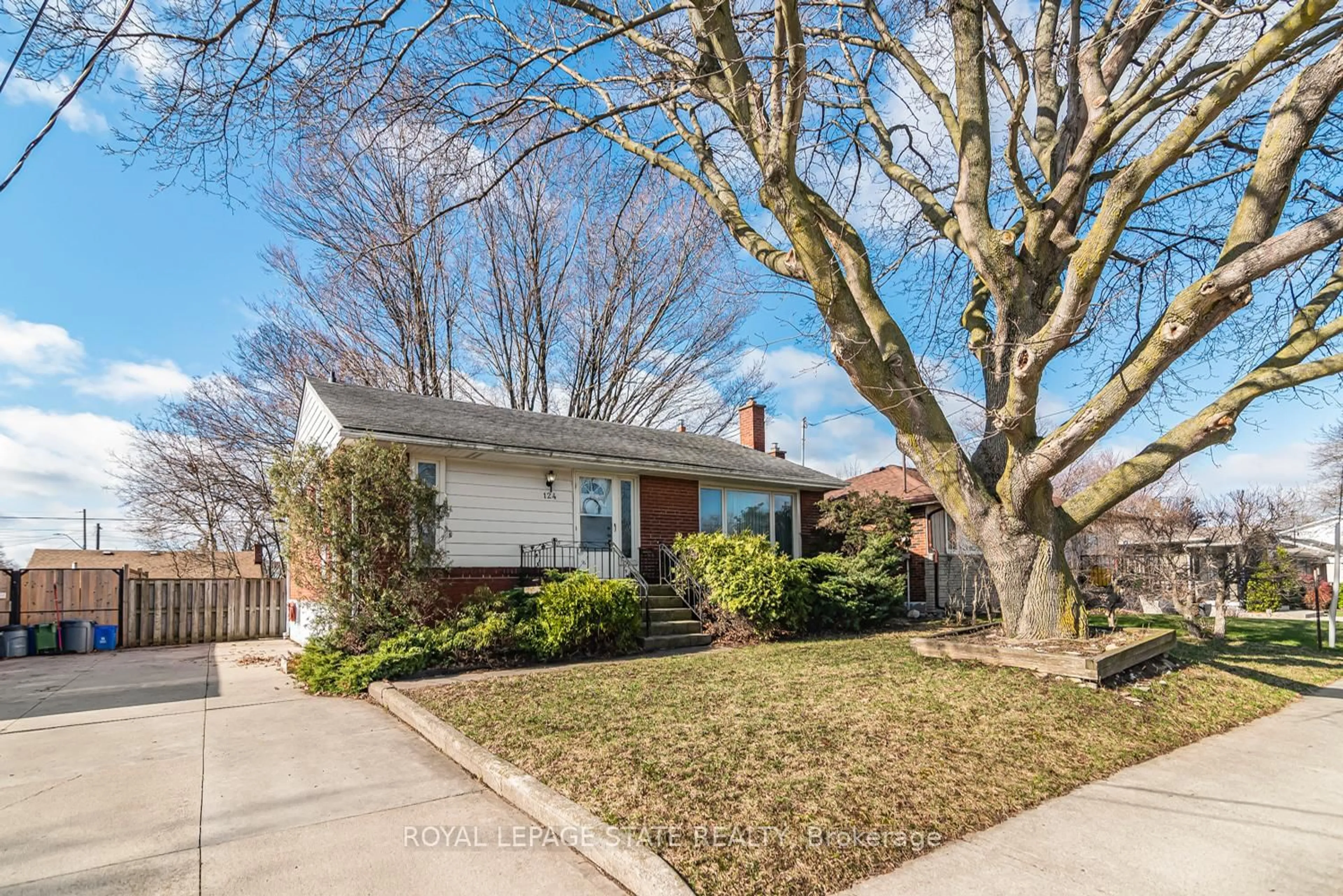 Home with brick exterior material, street for 124 Broker Dr, Hamilton Ontario L8T 2B8