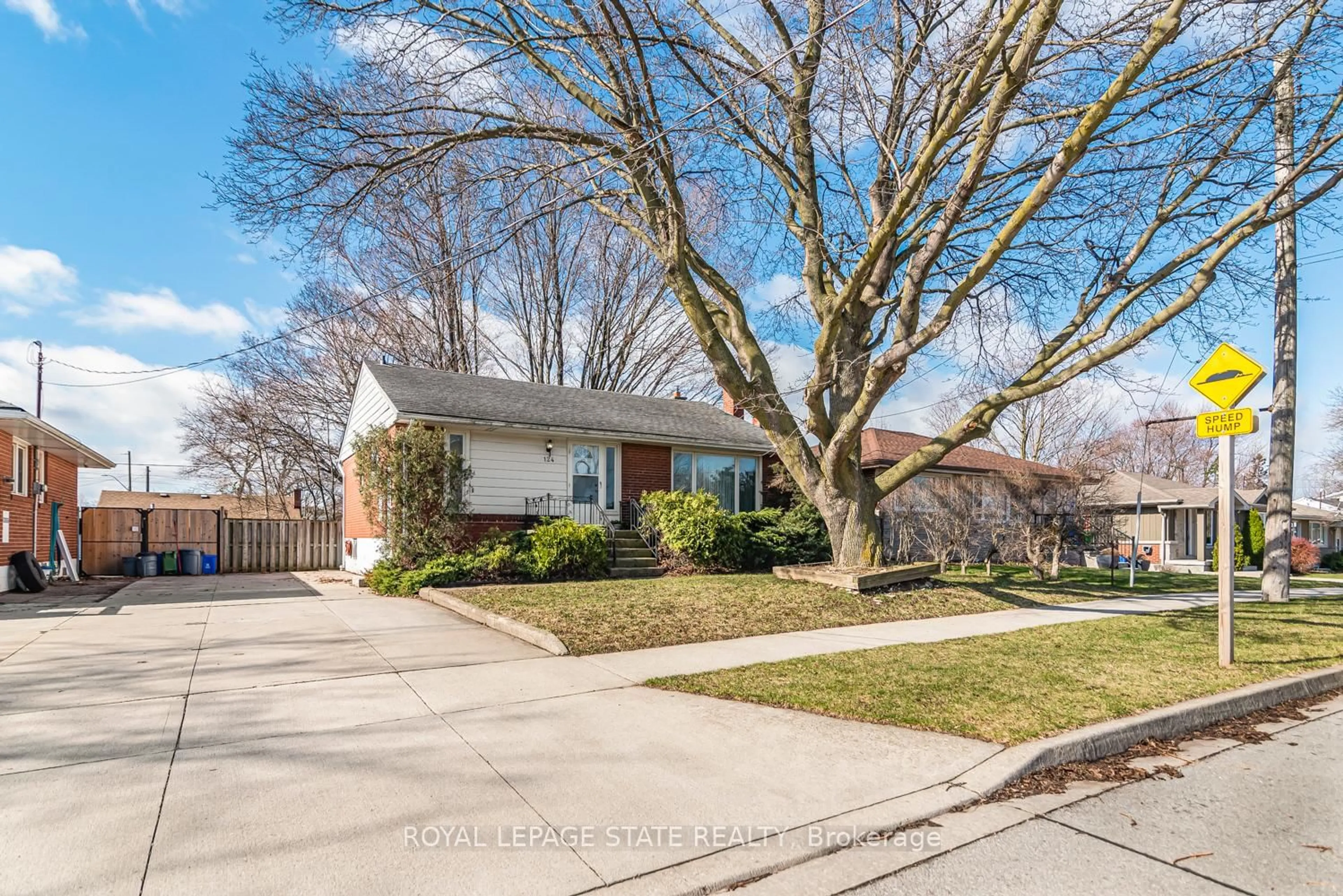 Home with brick exterior material, street for 124 Broker Dr, Hamilton Ontario L8T 2B8