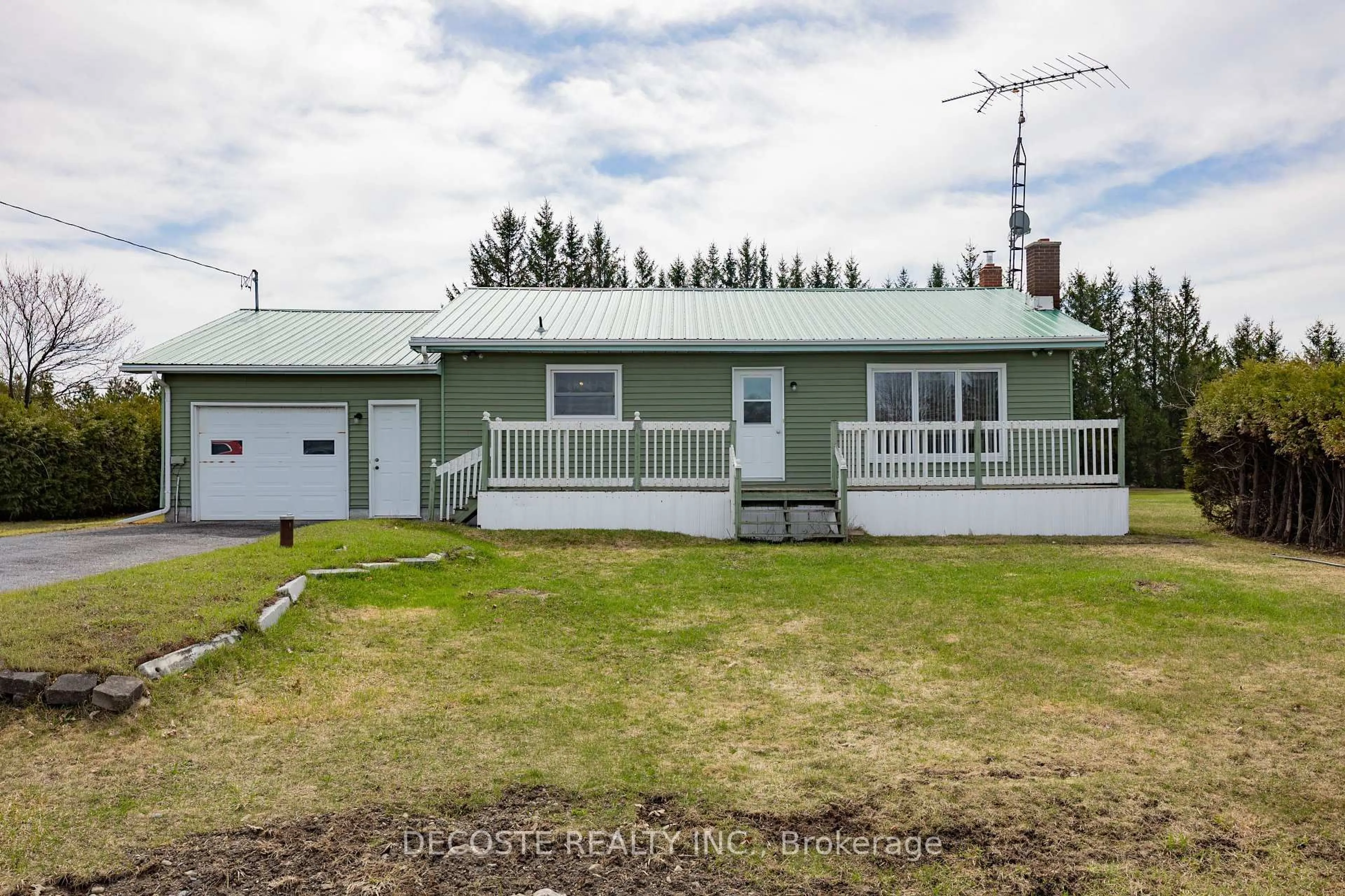 A pic from outside/outdoor area/front of a property/back of a property/a pic from drone, building for 20076 County 43 Rd, North Glengarry Ontario K0C 1A0