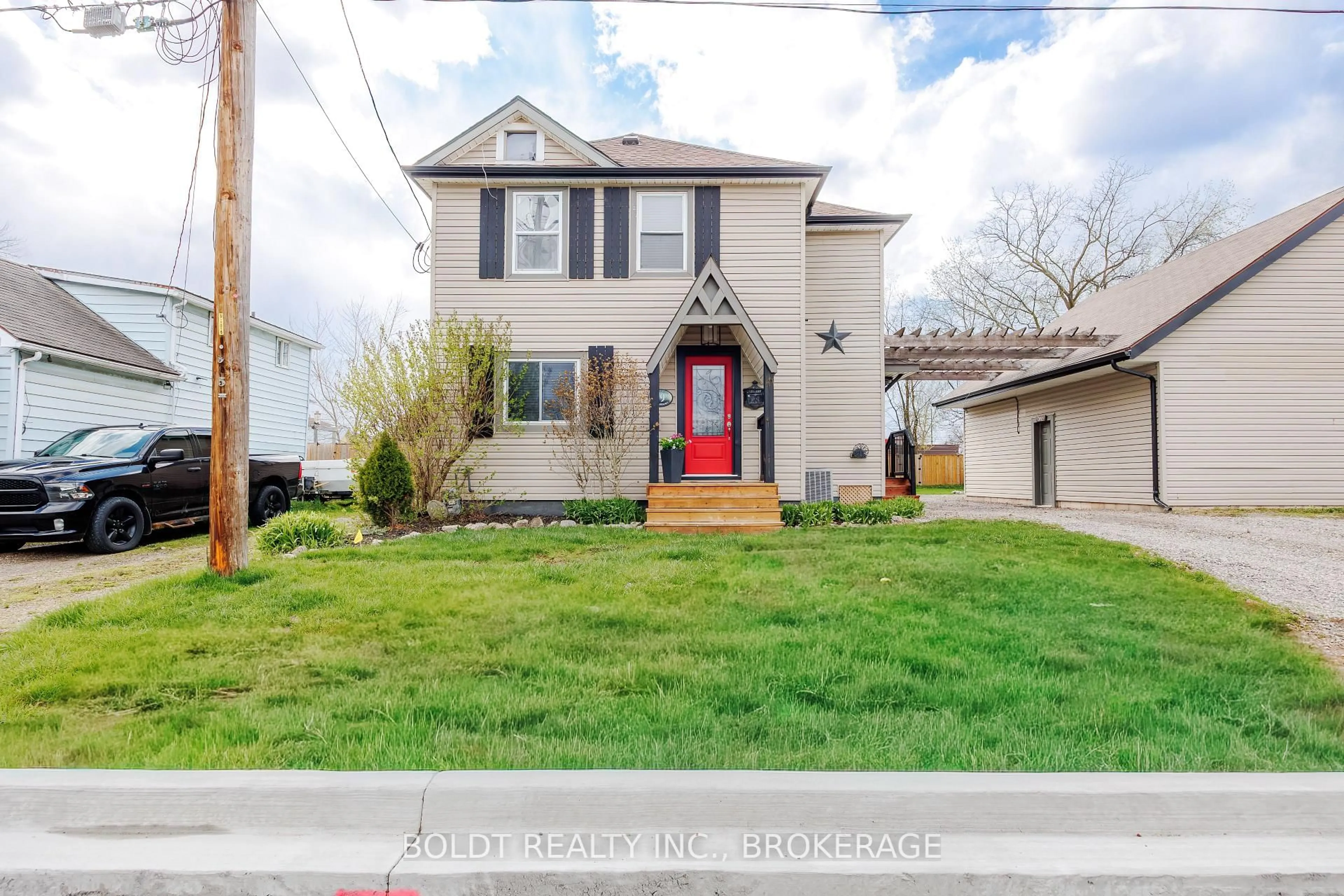 Home with brick exterior material, street for 19 Patricia Ave, Welland Ontario L3C 1E7