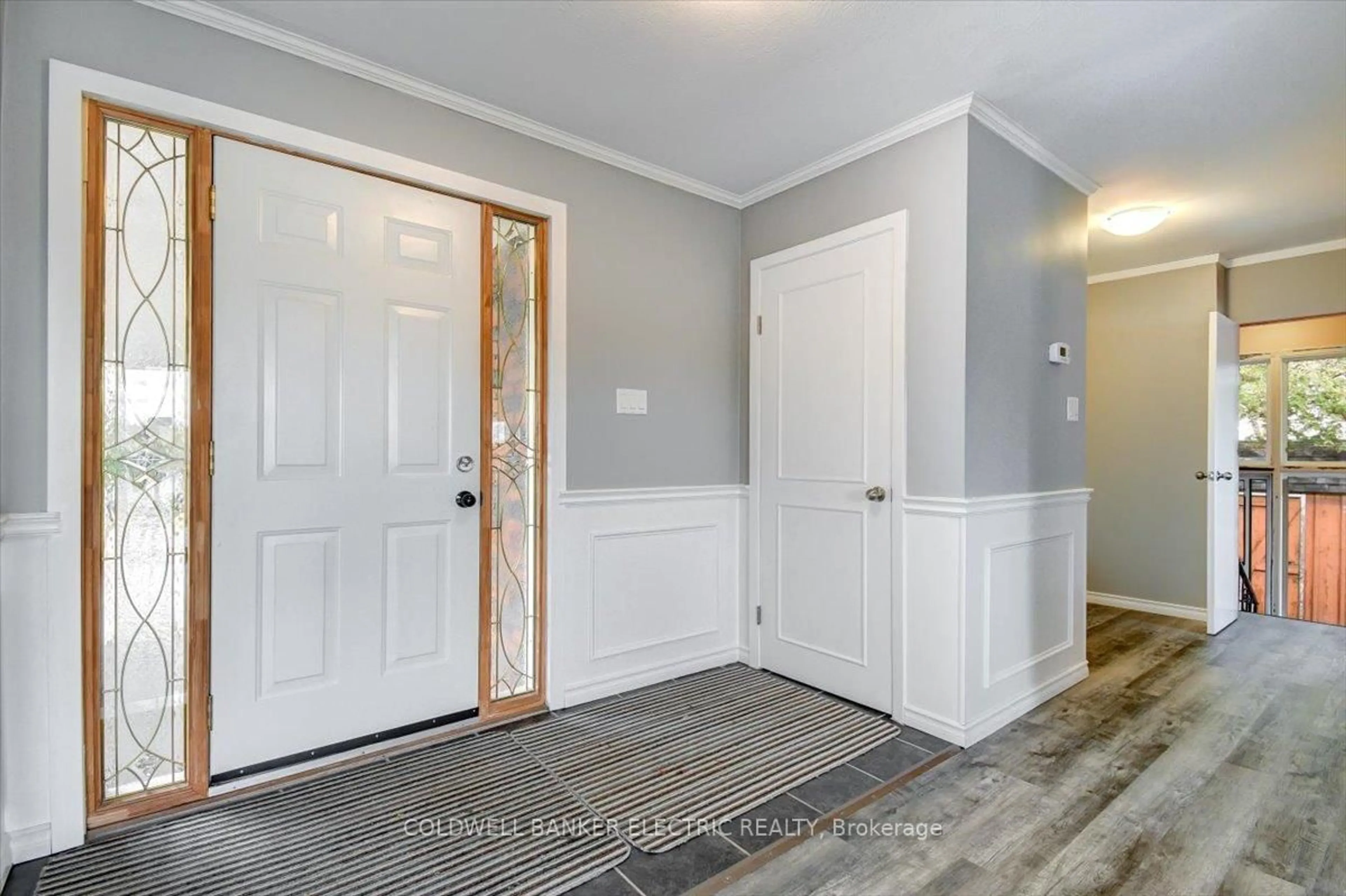 Indoor entryway for 1647 Stenner Rd, Douro-Dummer Ontario K0L 2H0