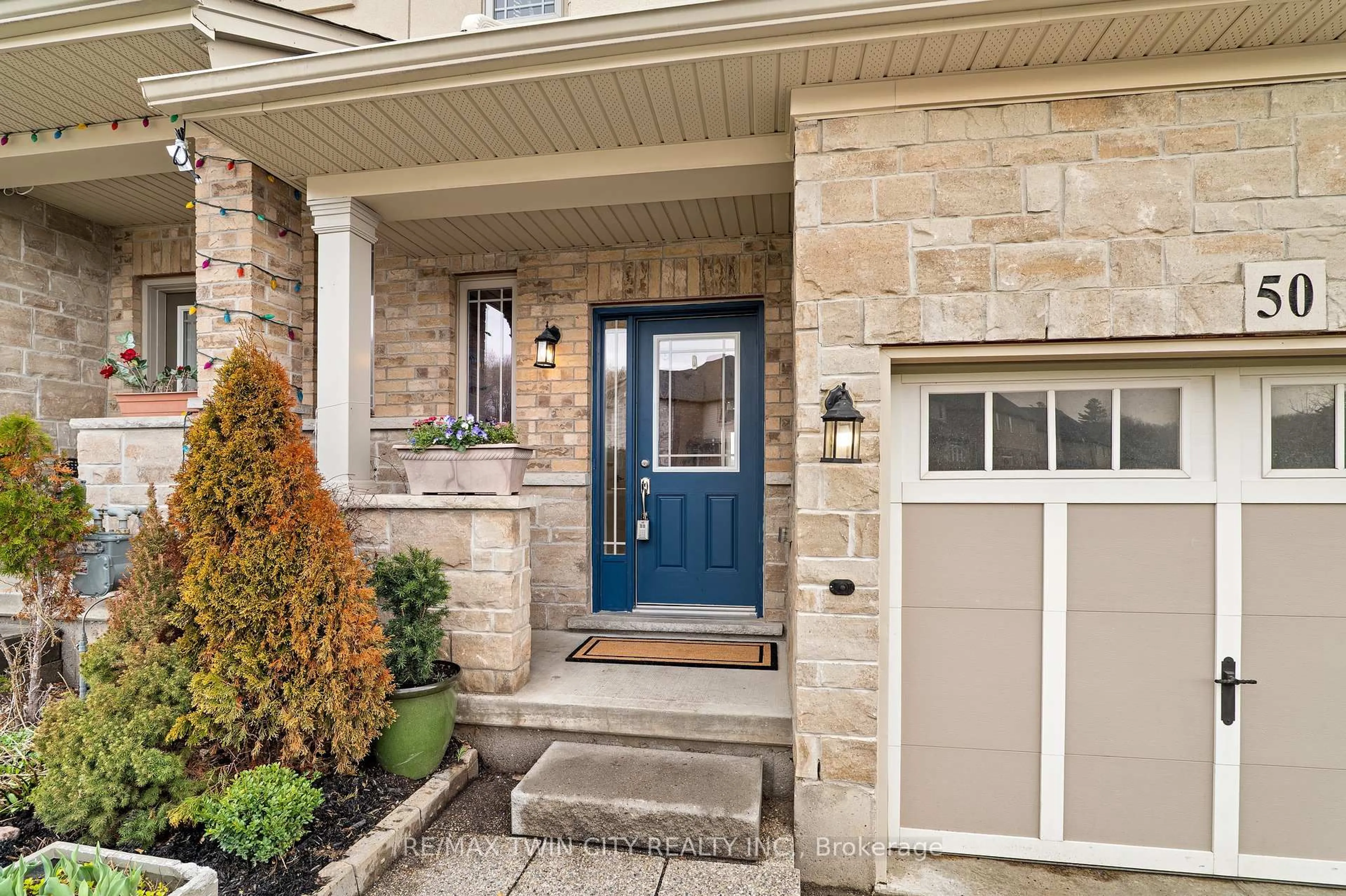 Indoor entryway for 50 Greenwater St, Kitchener Ontario N2R 0H2
