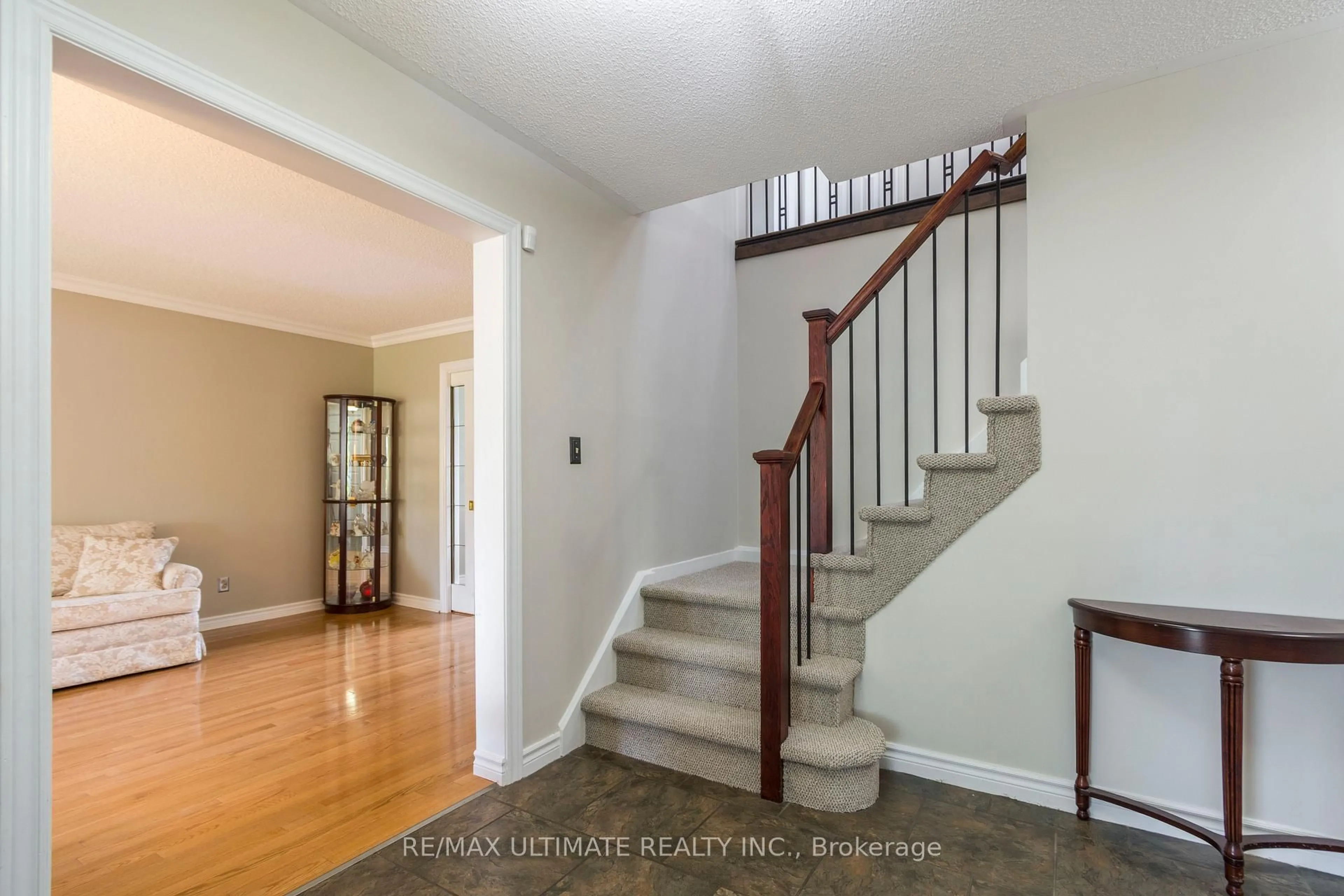 Indoor entryway for 34 Briarwood Cres Cres, Belleville Ontario K8N 5K9