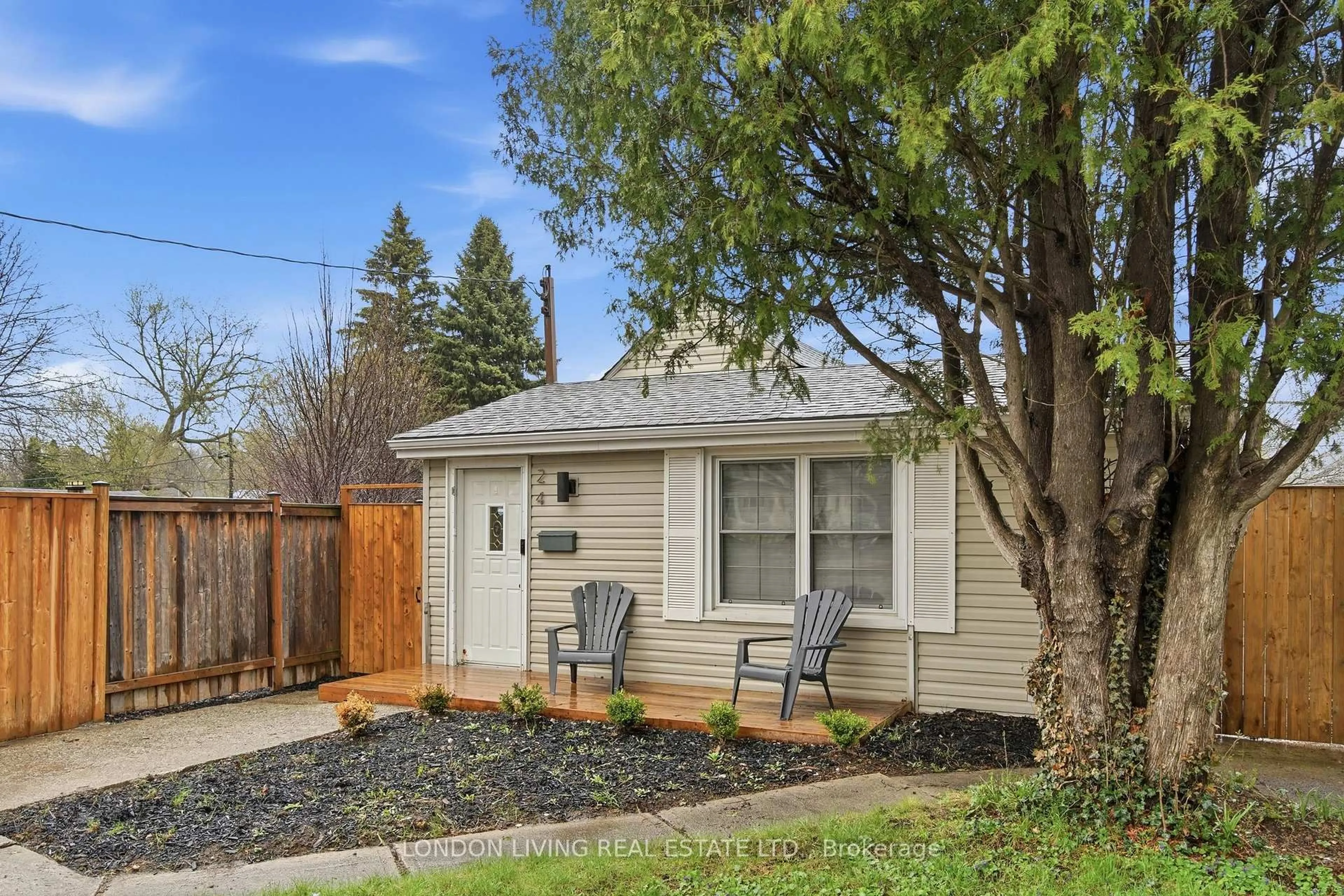 Unknown for 24 Appel St, London East Ontario N5Y 1P9