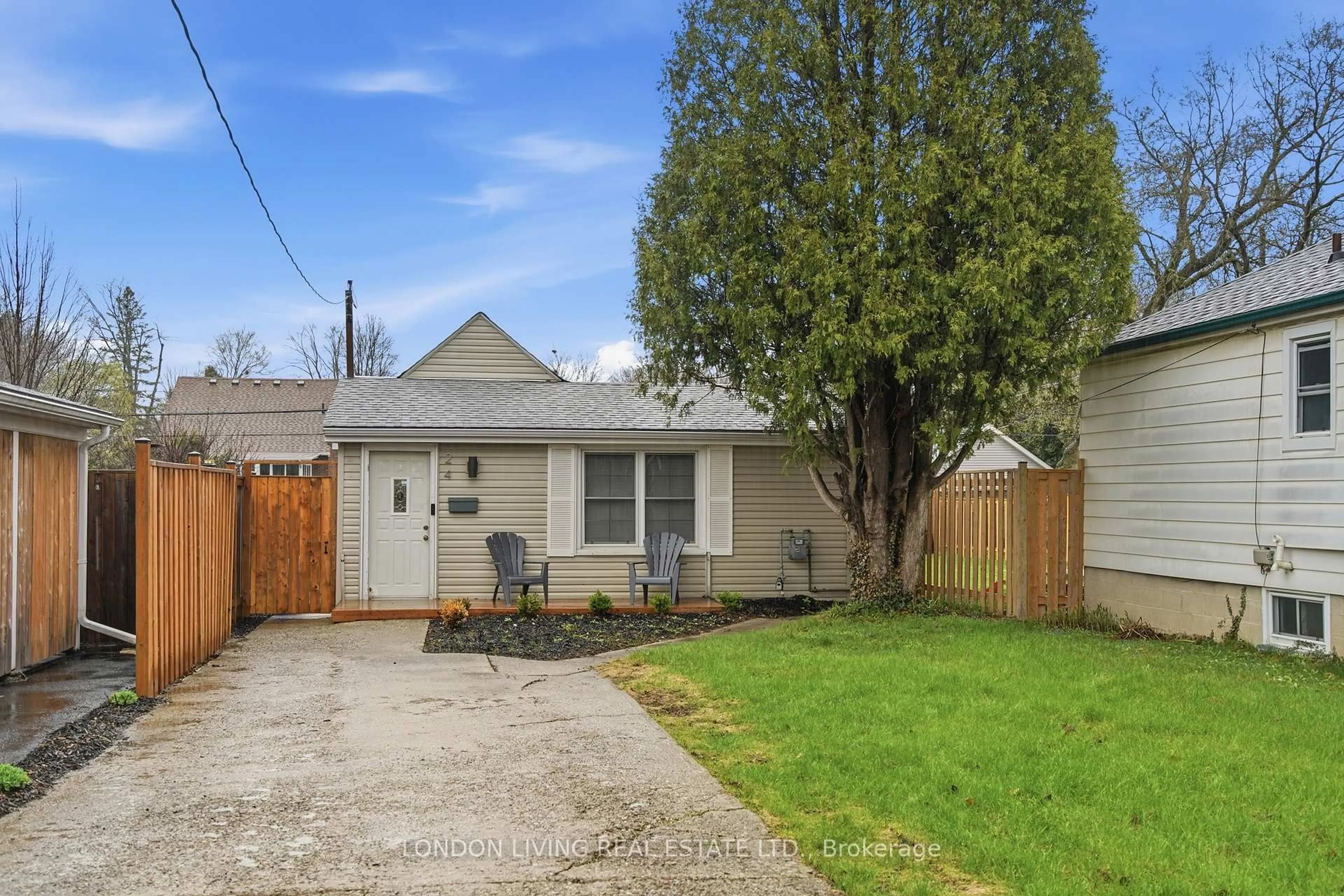 Unknown for 24 Appel St, London East Ontario N5Y 1P9