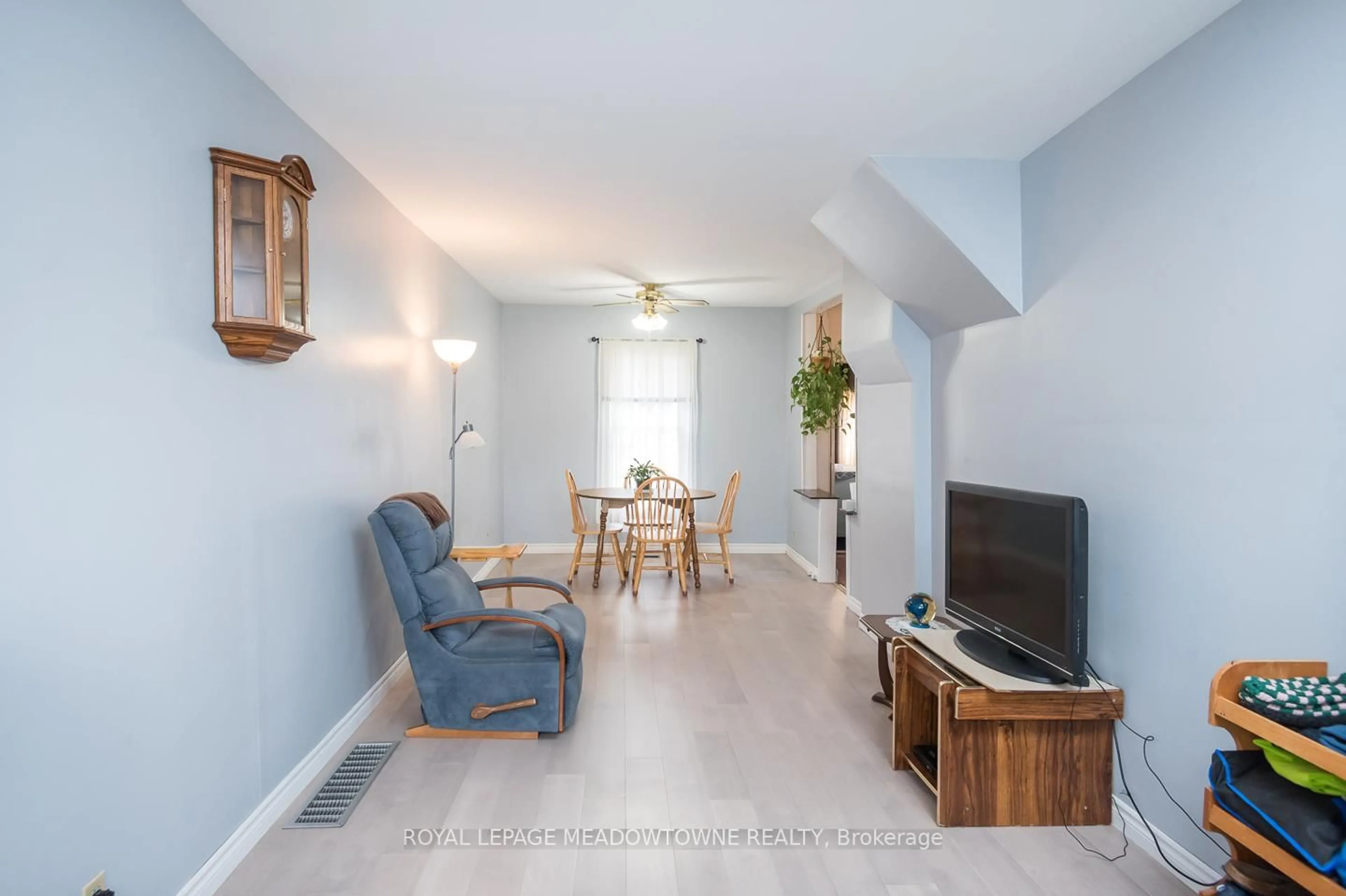 Living room with furniture, unknown for 35 East 27th St, Hamilton Ontario L8V 3E8