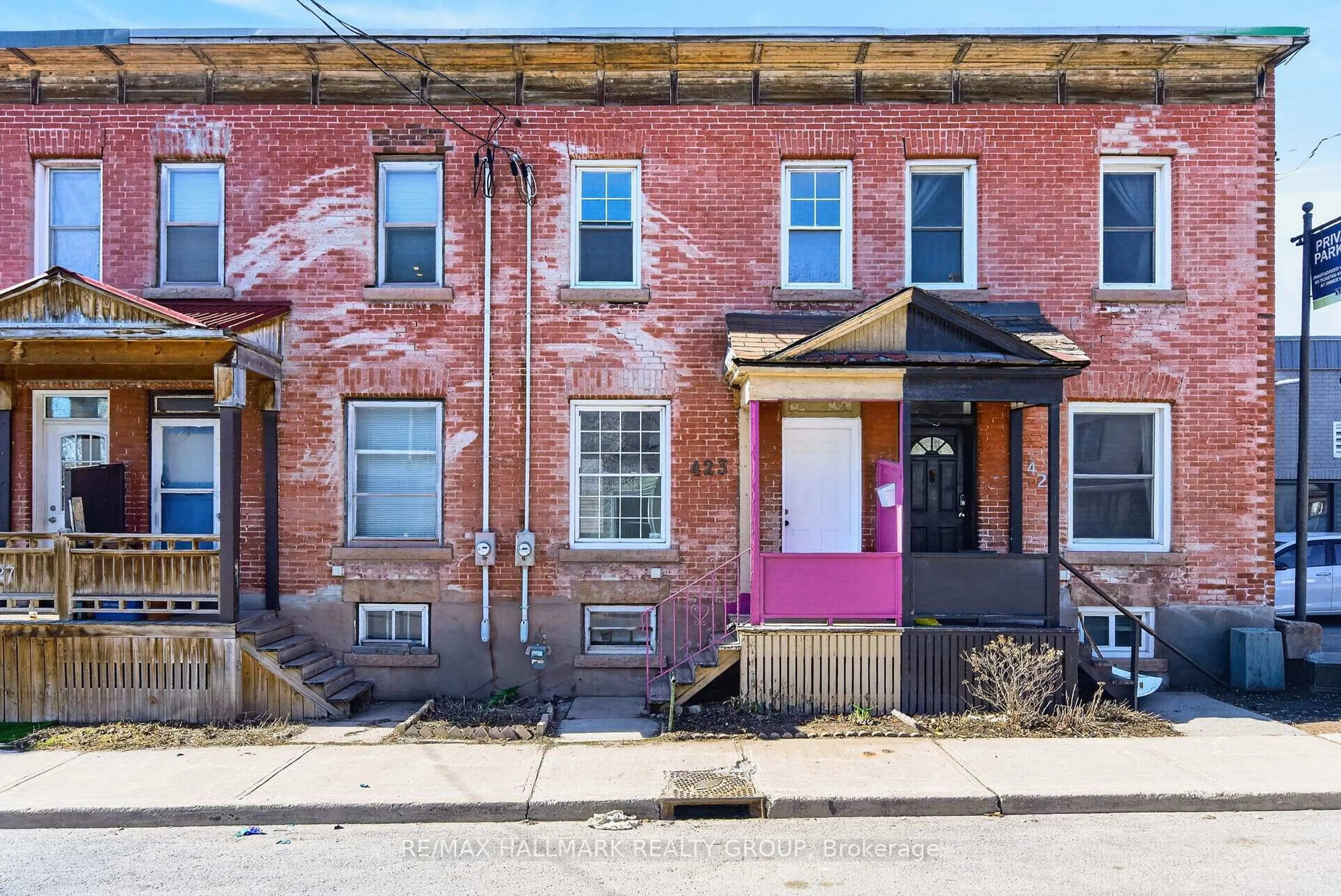 Home with brick exterior material, street for 423 Arlington Ave, Ottawa Ontario K1R 6Z7