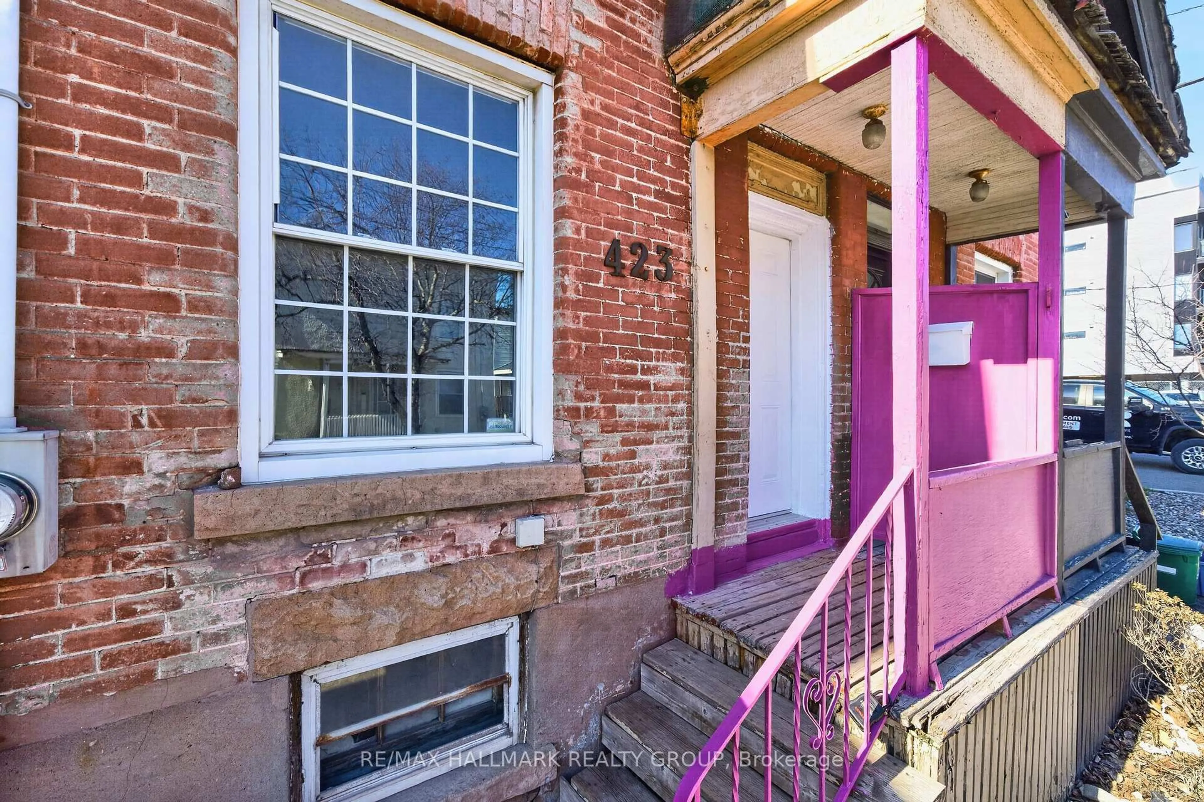 Unknown for 423 Arlington Ave, Ottawa Ontario K1R 6Z7