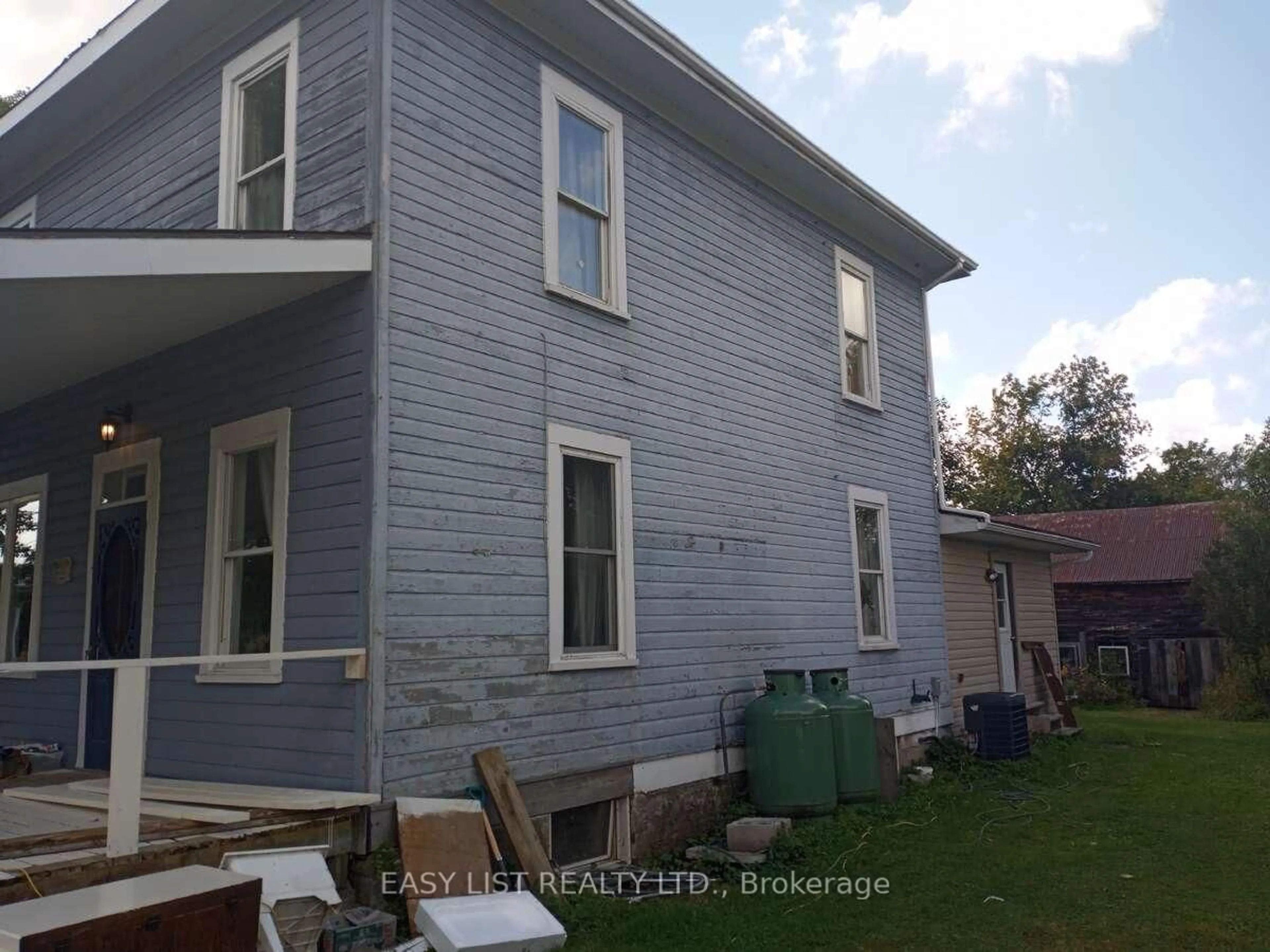 Home with vinyl exterior material, building for 1104 County Road 16, Merrickville-Wolford Ontario K0G 1G0