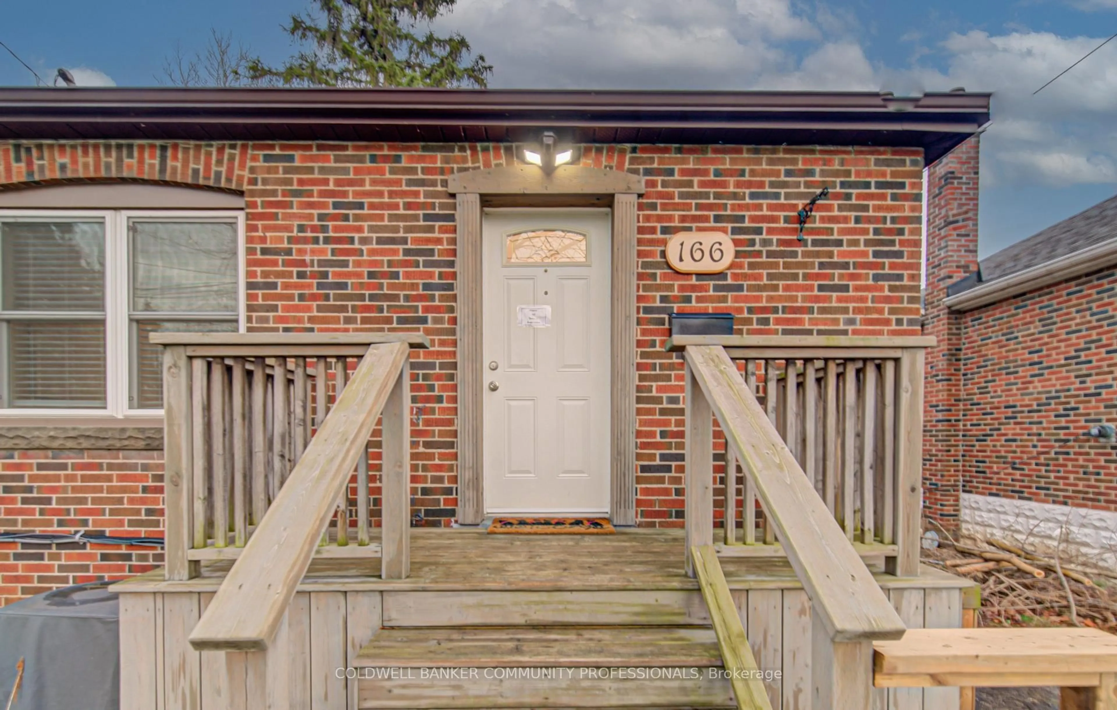 Unknown for 166 Bond St, Hamilton Ontario L8S 3W6