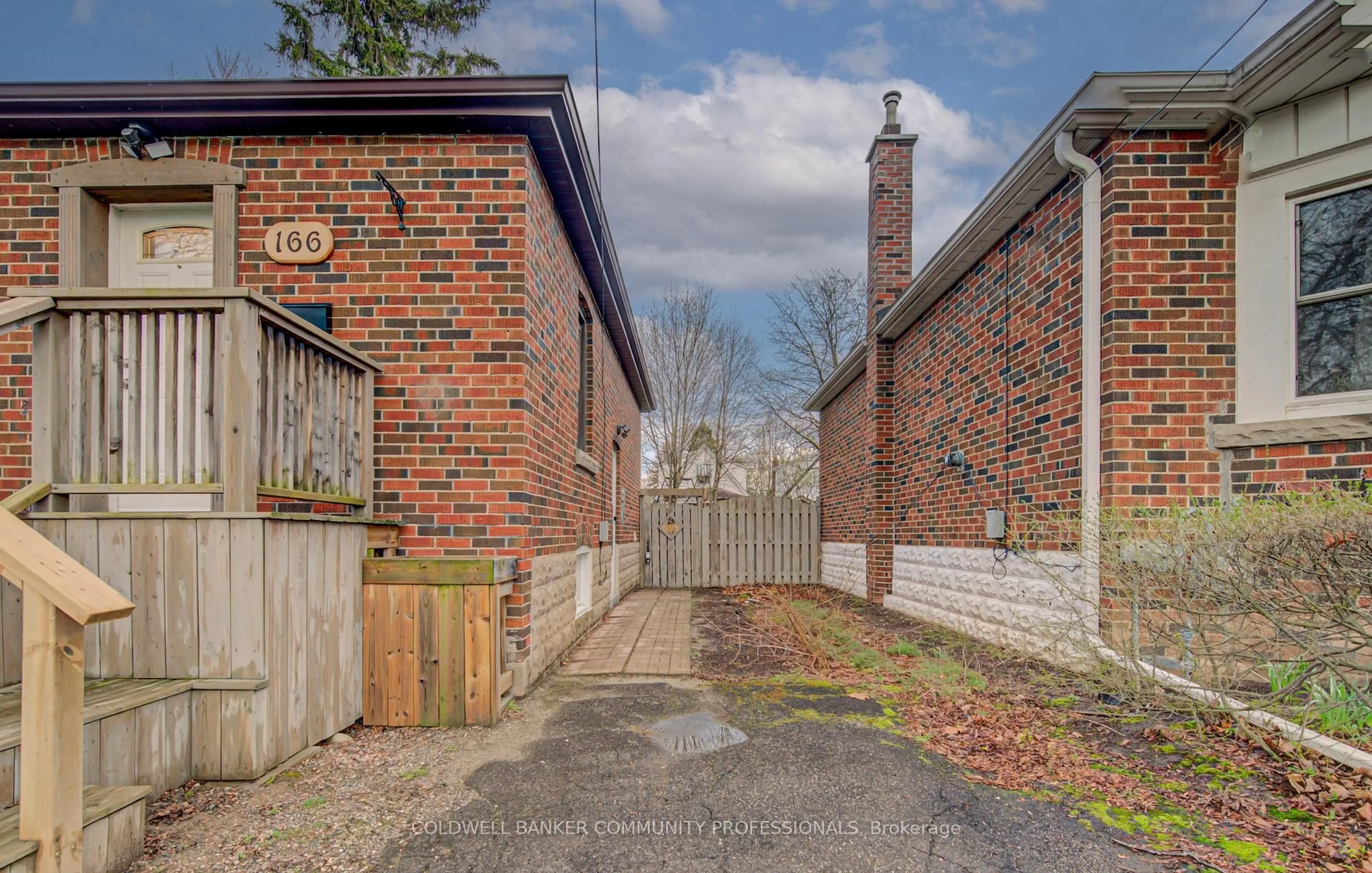 Unknown for 166 Bond St, Hamilton Ontario L8S 3W6