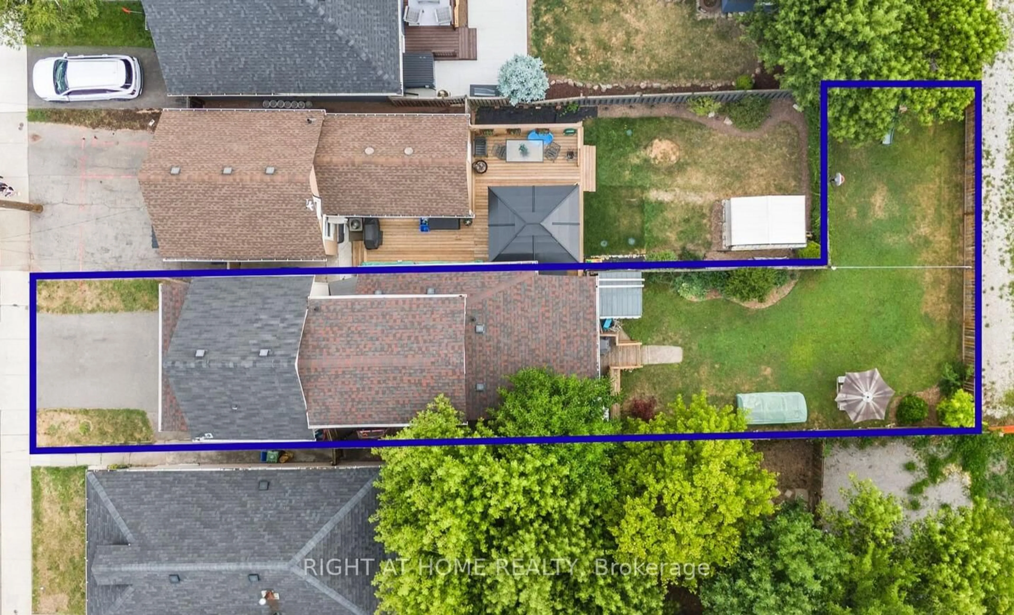 A pic from outside/outdoor area/front of a property/back of a property/a pic from drone, city buildings view from balcony for 71 Robins Ave, Hamilton Ontario L8H 4N3
