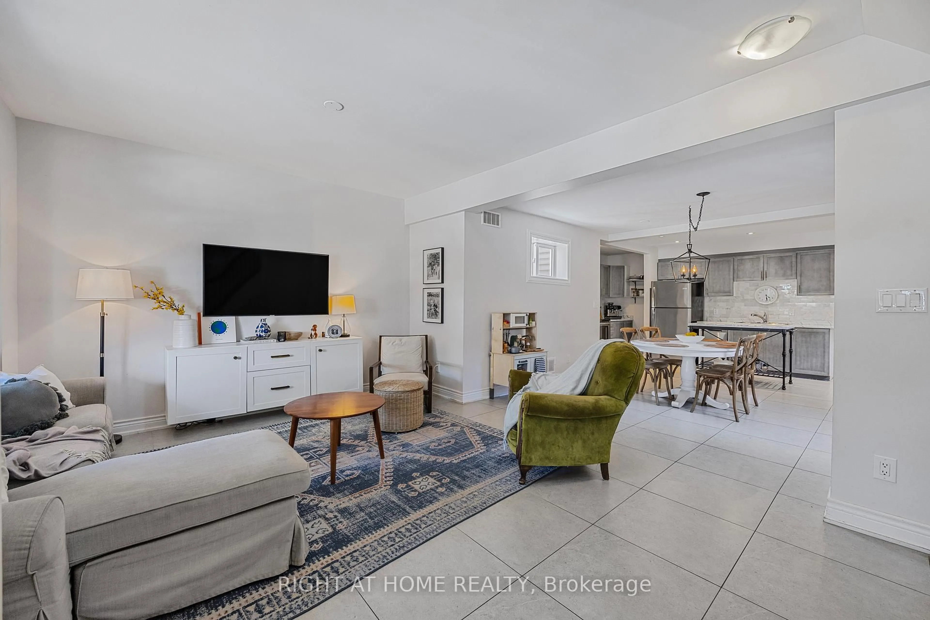 Living room with furniture, unknown for 71 Robins Ave, Hamilton Ontario L8H 4N3