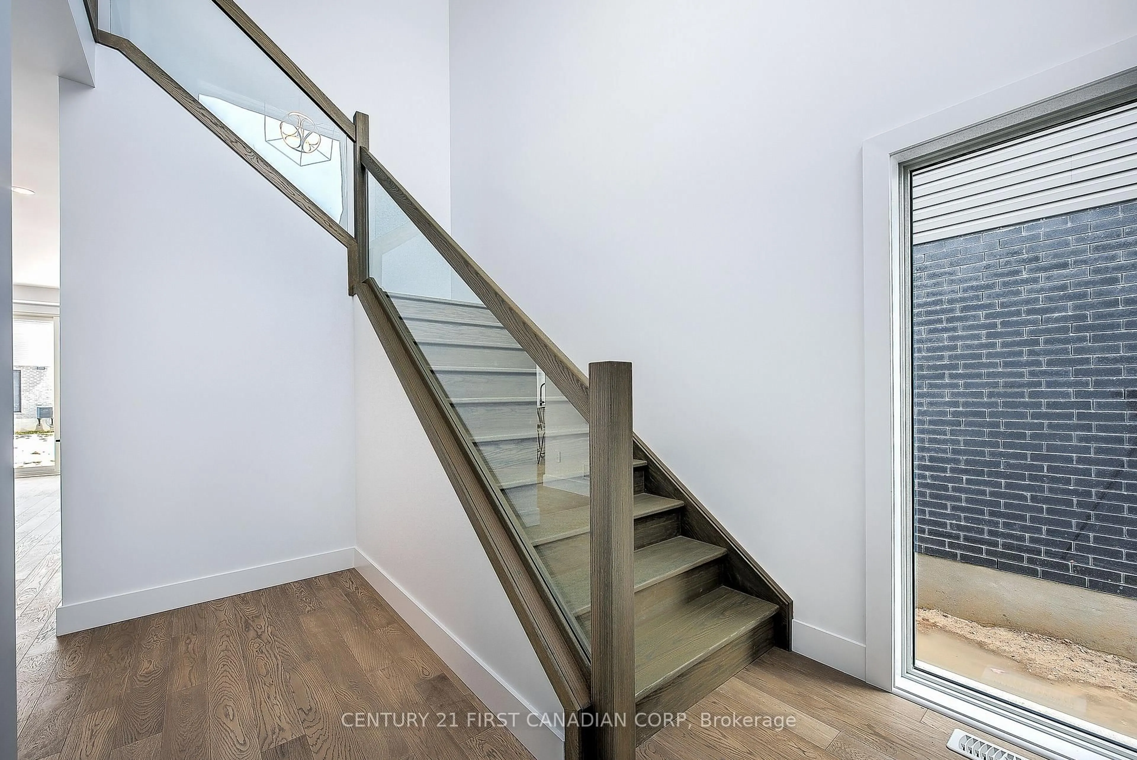 Stairs for 245 HESSELMAN Cres, London South Ontario N6M 0K3