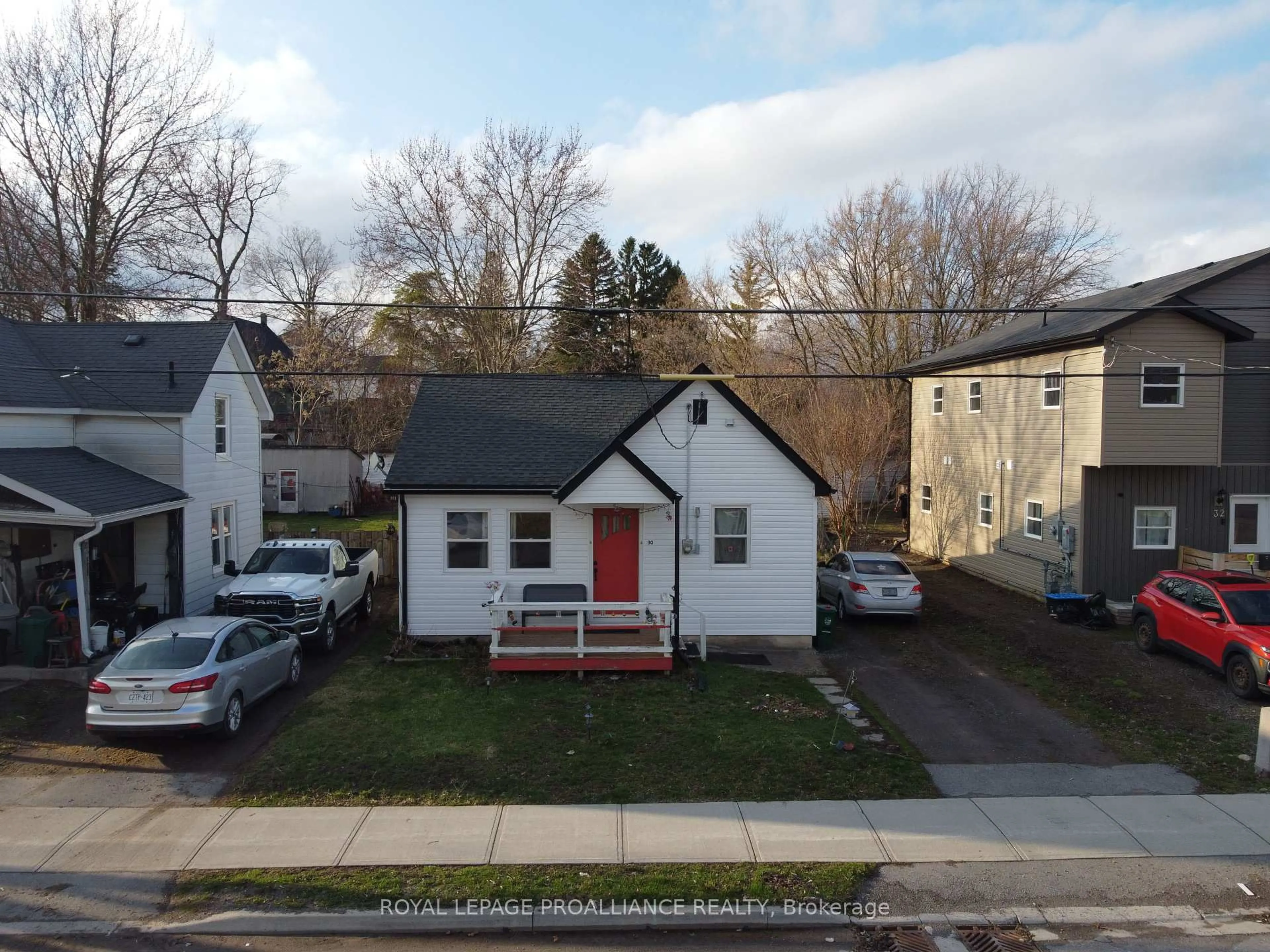 A pic from outside/outdoor area/front of a property/back of a property/a pic from drone, street for 30 Strachan St, Belleville Ontario K8P 1W8