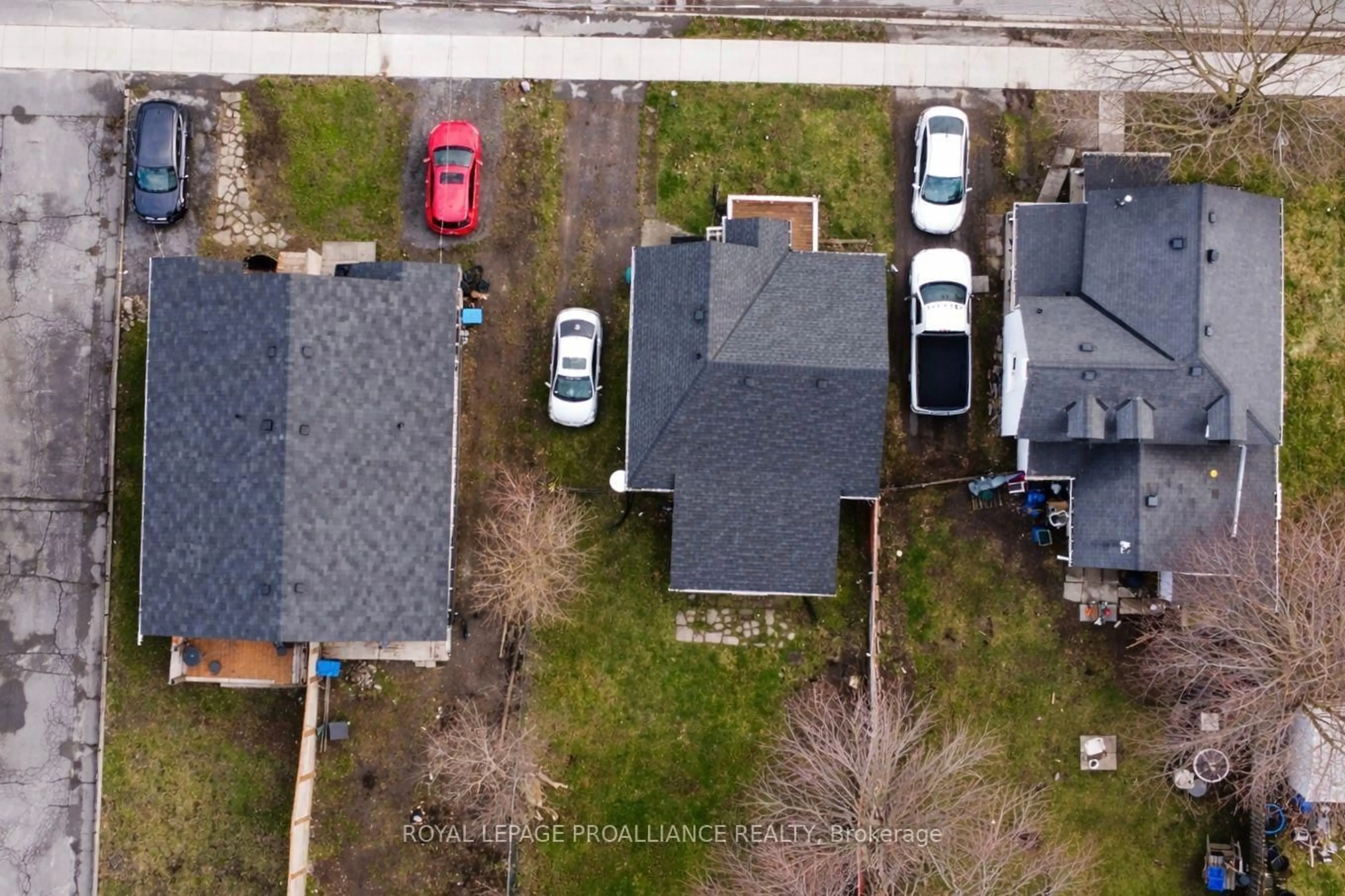 A pic from outside/outdoor area/front of a property/back of a property/a pic from drone, street for 30 Strachan St, Belleville Ontario K8P 1W8