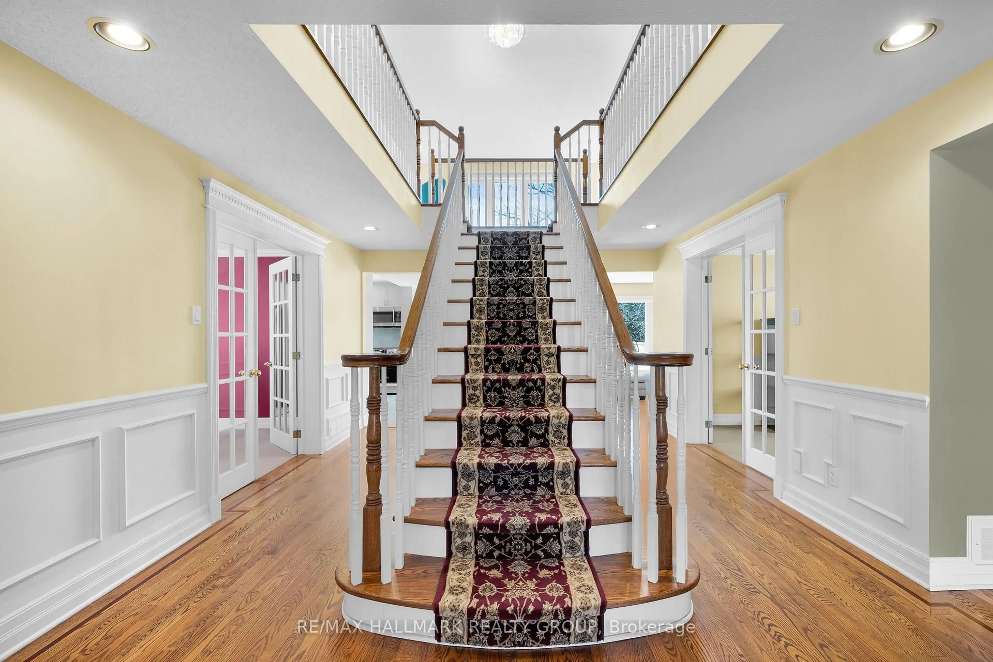 Indoor foyer for 46 Beddington Ave, Barrhaven Ontario K2J 3N3