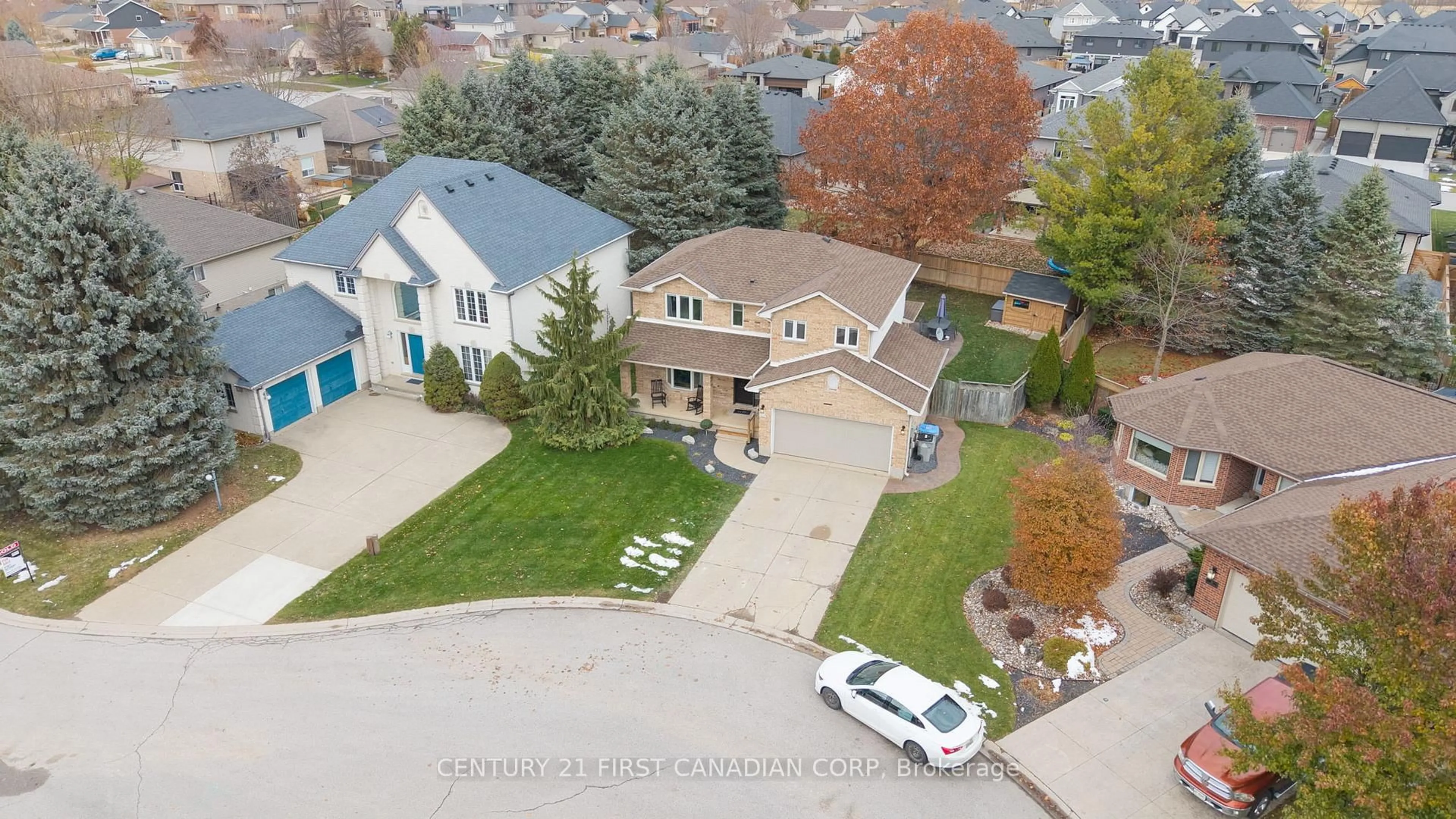 A pic from outside/outdoor area/front of a property/back of a property/a pic from drone, street for 17 Allison Crt, Strathroy-Caradoc Ontario N7G 4C2