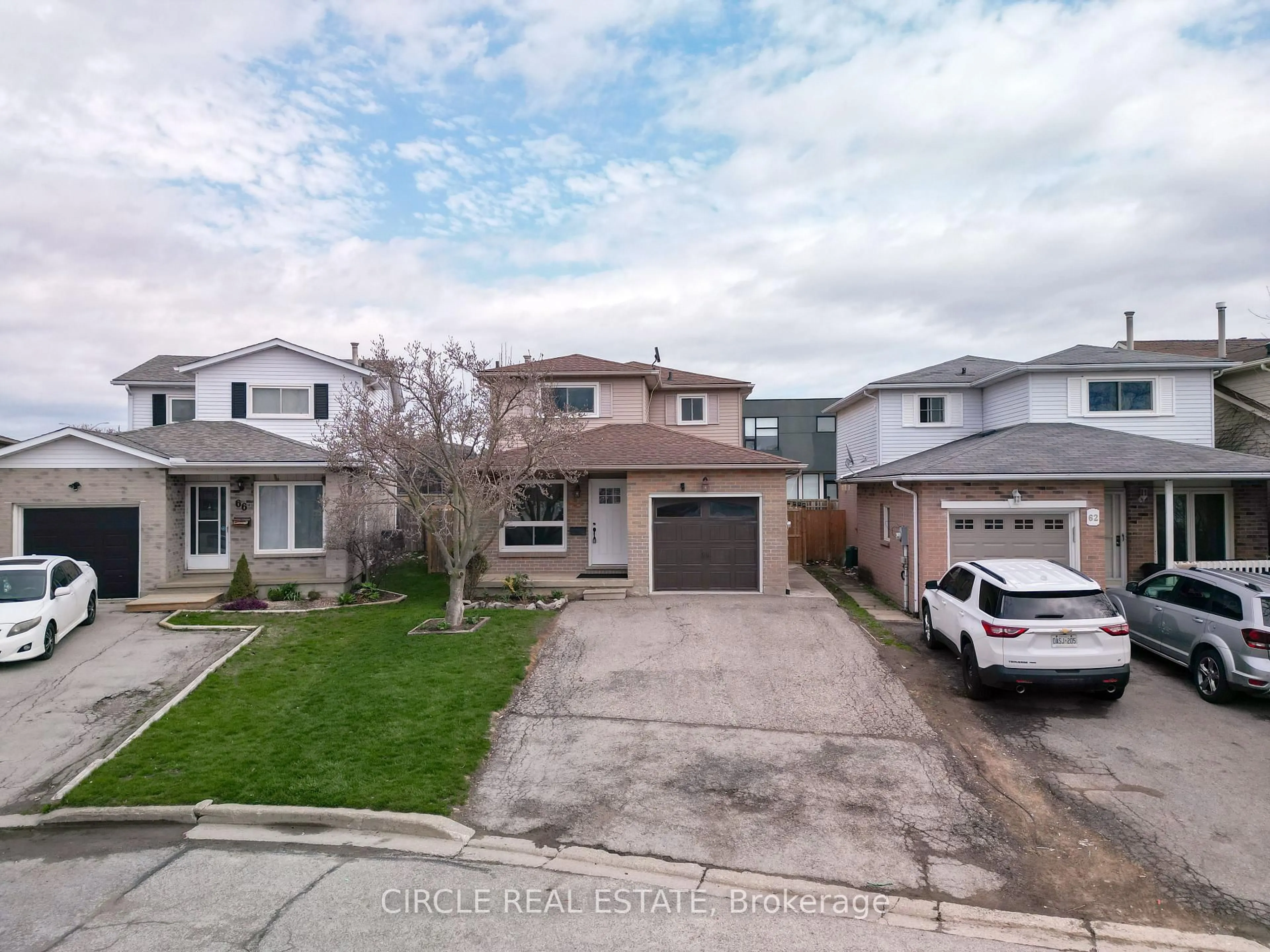 A pic from outside/outdoor area/front of a property/back of a property/a pic from drone, street for 64 Lampman Cres, Thorold Ontario L2V 4K7