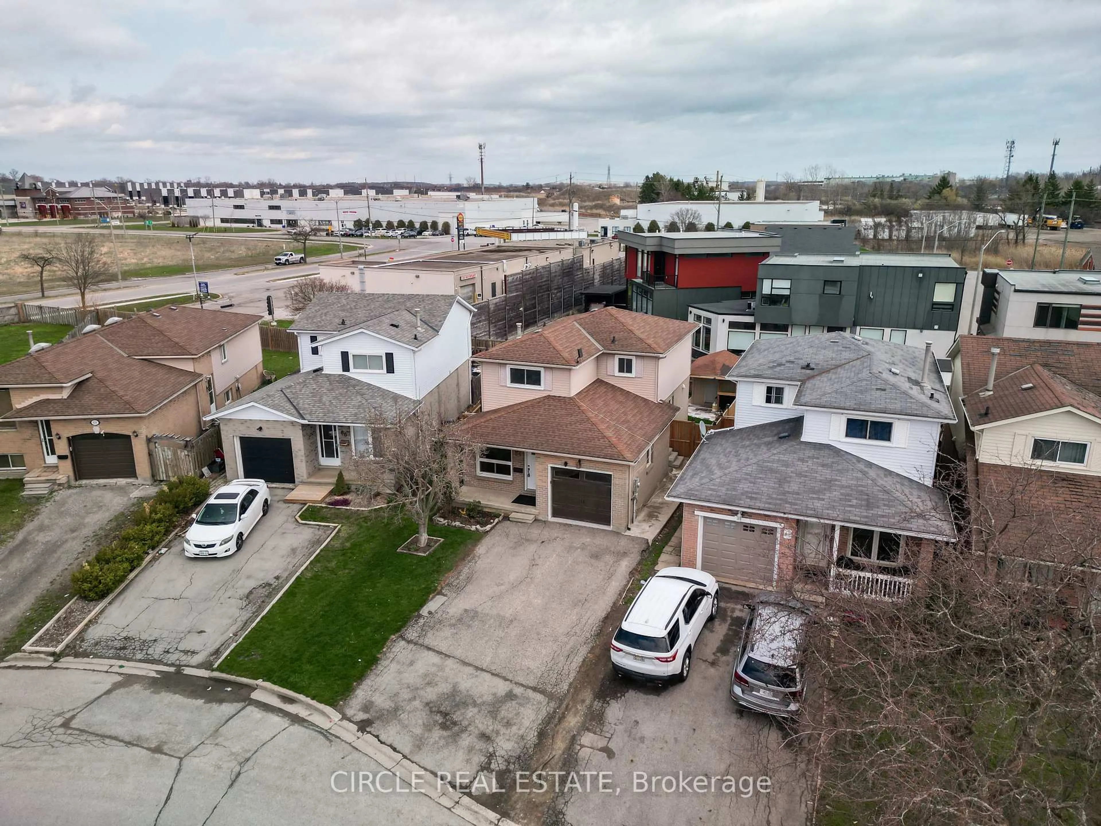 A pic from outside/outdoor area/front of a property/back of a property/a pic from drone, street for 64 Lampman Cres, Thorold Ontario L2V 4K7