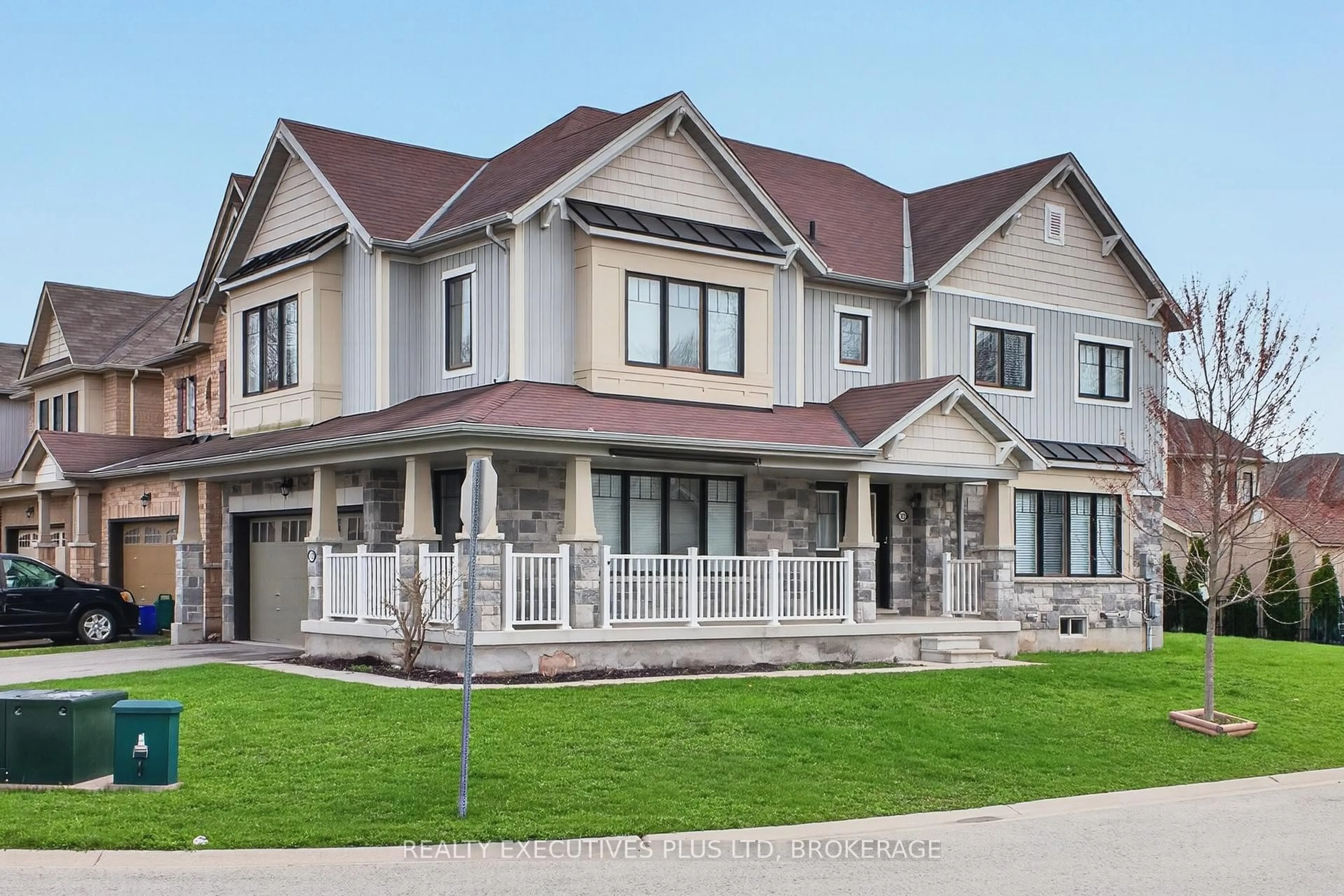 Home with vinyl exterior material, street for 7829 Buckeye Cres, Niagara Falls Ontario L2H 0P1