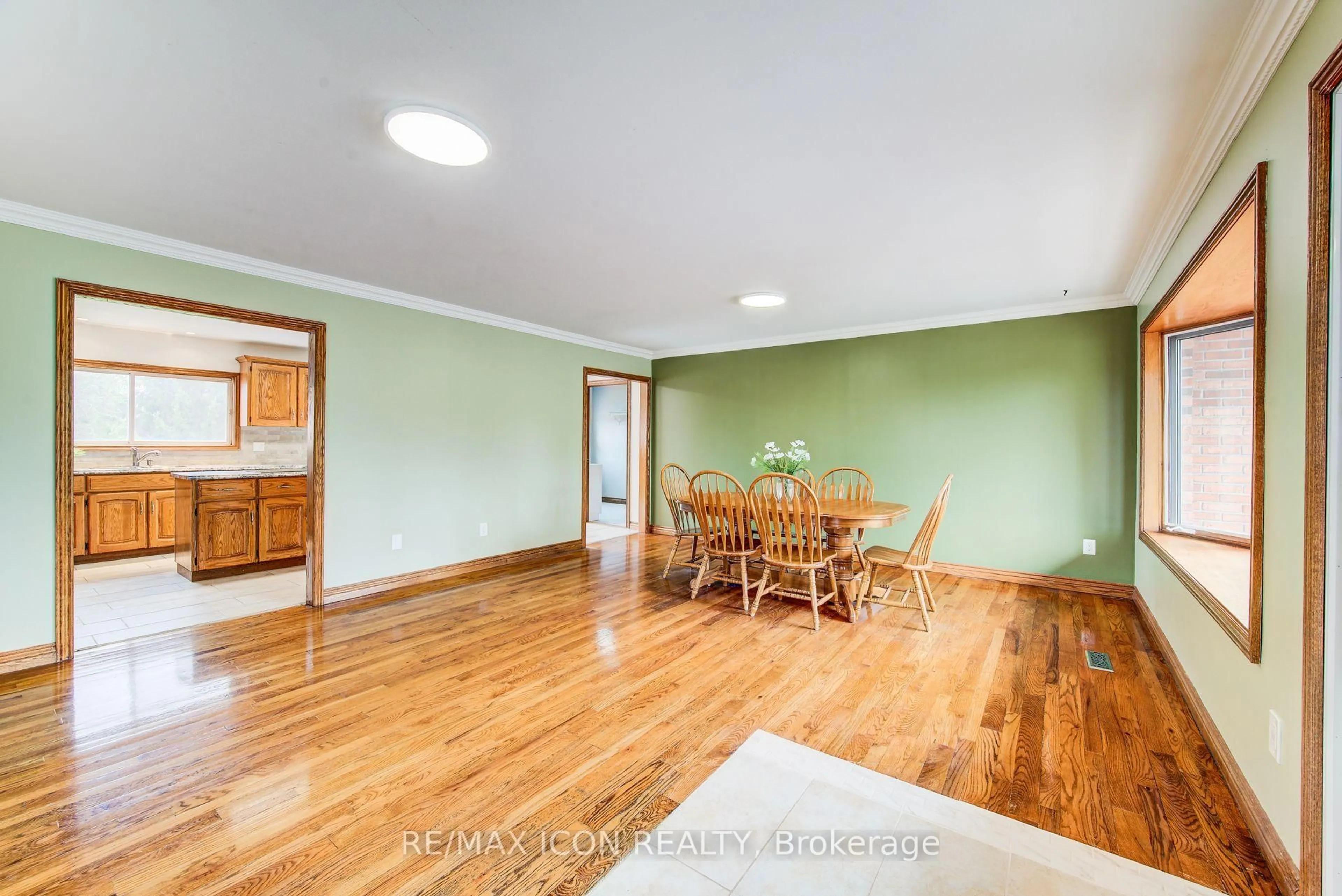 Dining room, wood/laminate floor for 5762 8th Line, Guelph/Eramosa Ontario N0B 1B0