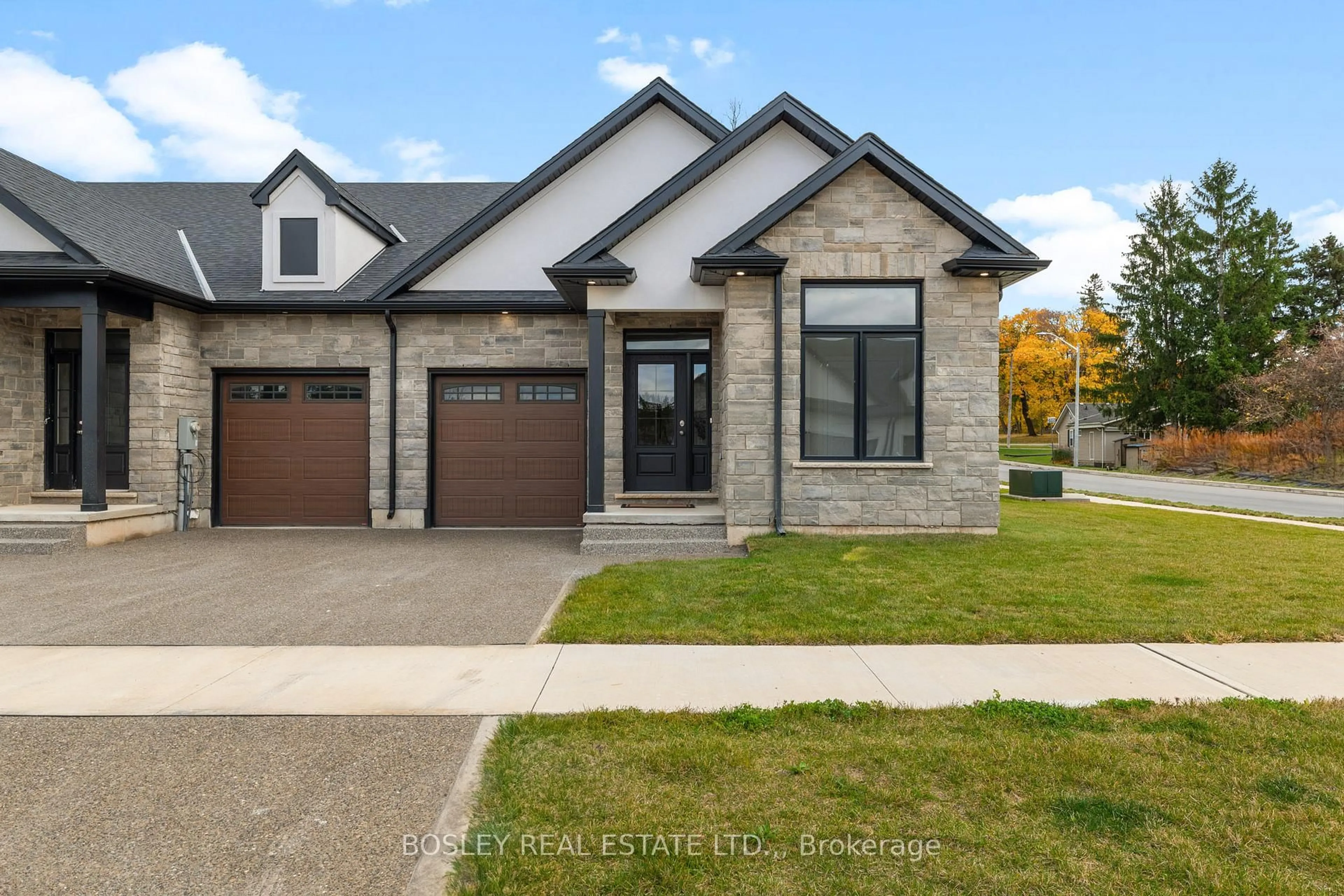 Home with brick exterior material, street for 512 Royal Ridge Dr, Fort Erie Ontario L0S 1N0