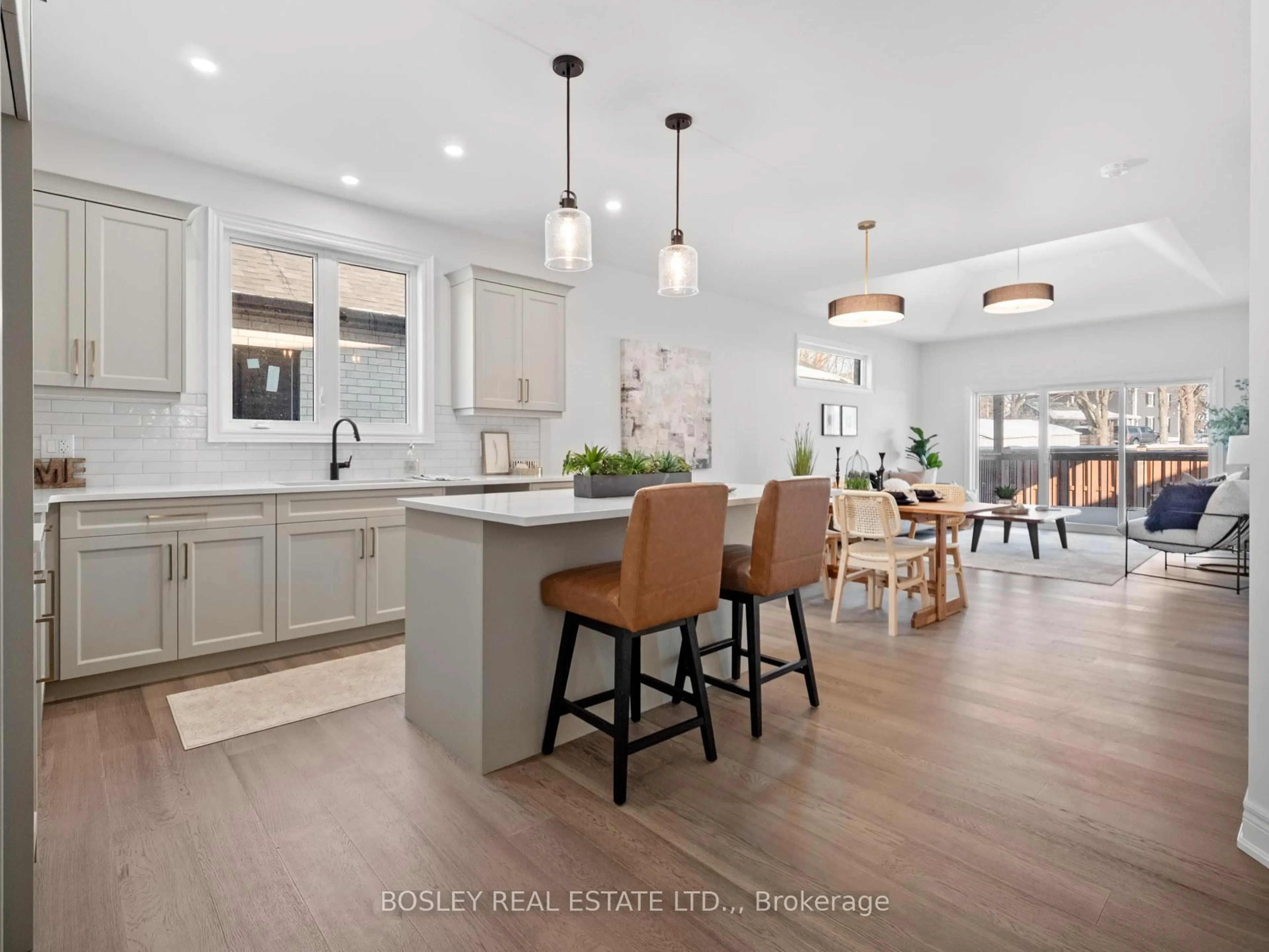 Open concept kitchen, unknown for 512 Royal Ridge Dr, Fort Erie Ontario L0S 1N0