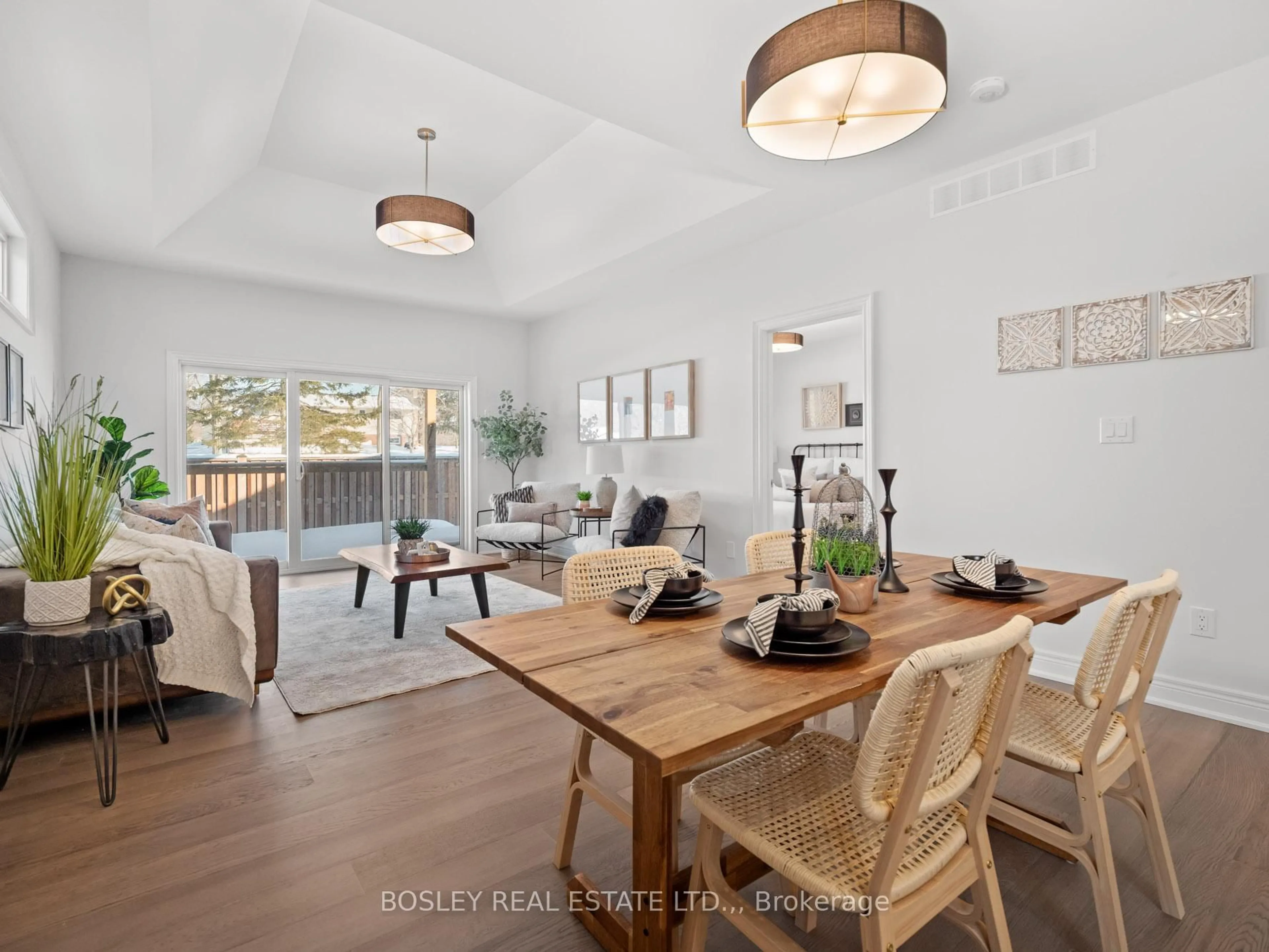 Open concept kitchen, wood/laminate floor for 512 Royal Ridge Dr, Fort Erie Ontario L0S 1N0