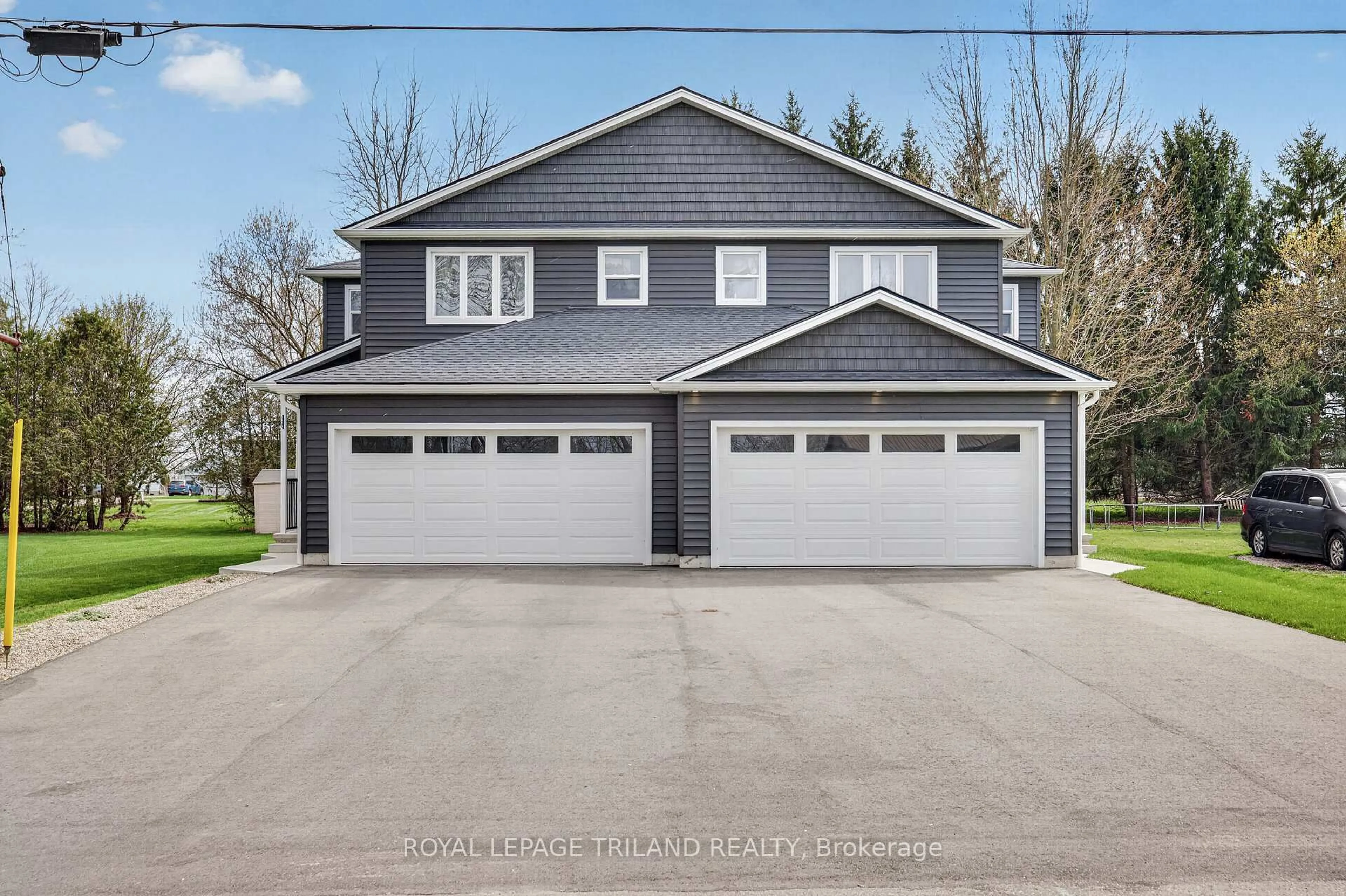 Indoor garage for 51253 Ashton St, Malahide Ontario N0L 2J0