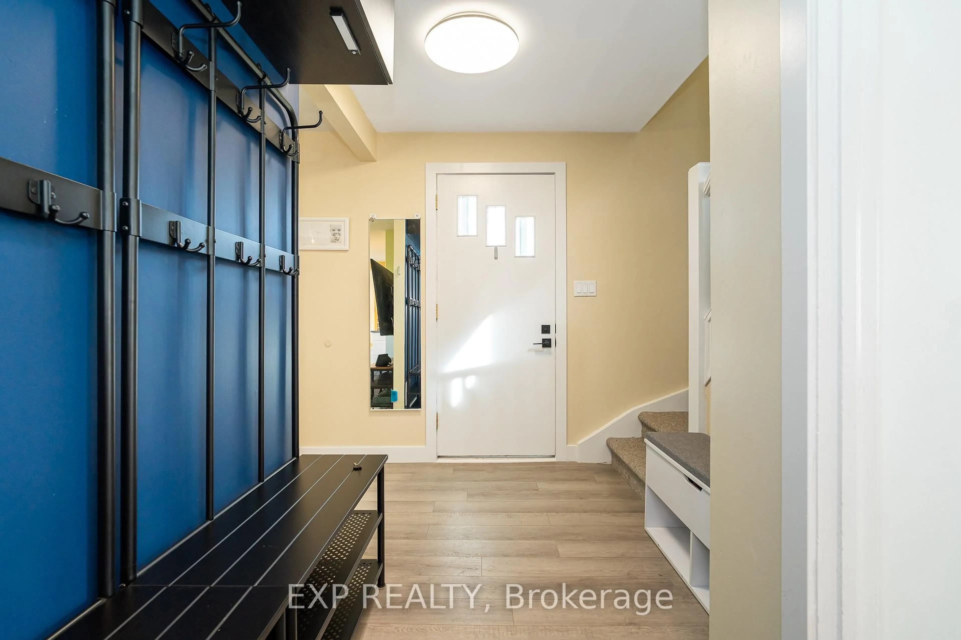 Indoor entryway for 336 Poulin Ave, Ottawa Ontario K2B 5T8