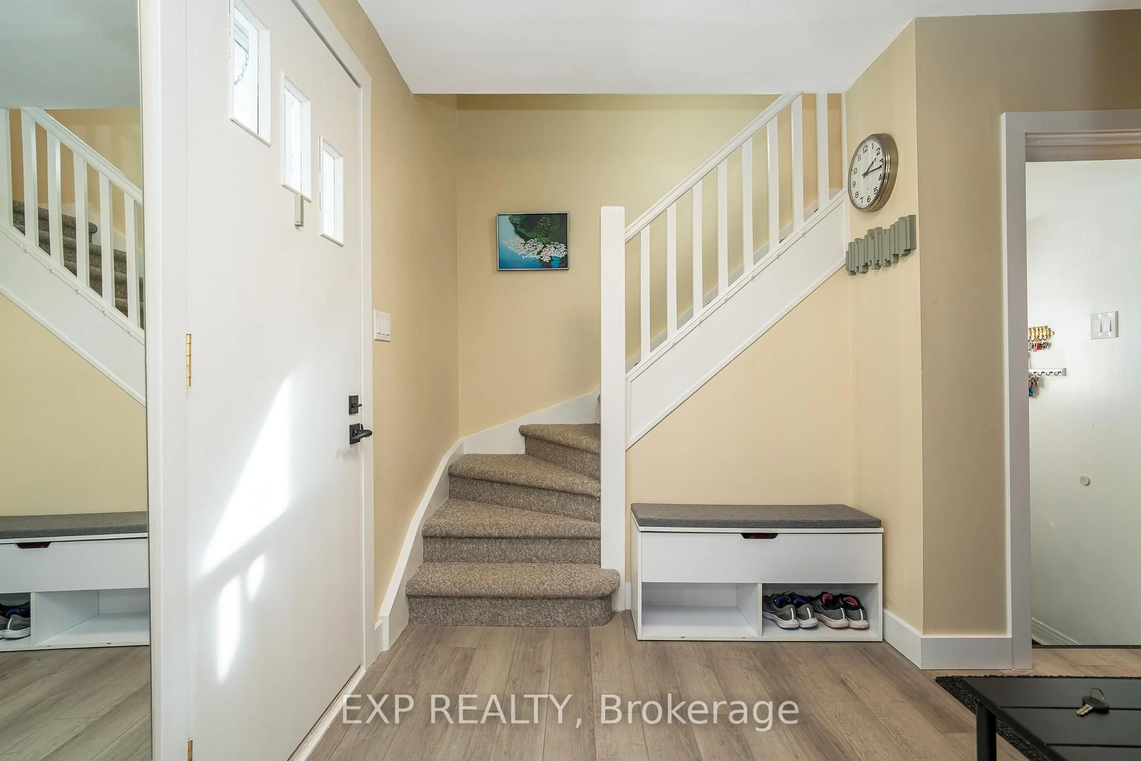 Indoor entryway for 336 Poulin Ave, Ottawa Ontario K2B 5T8