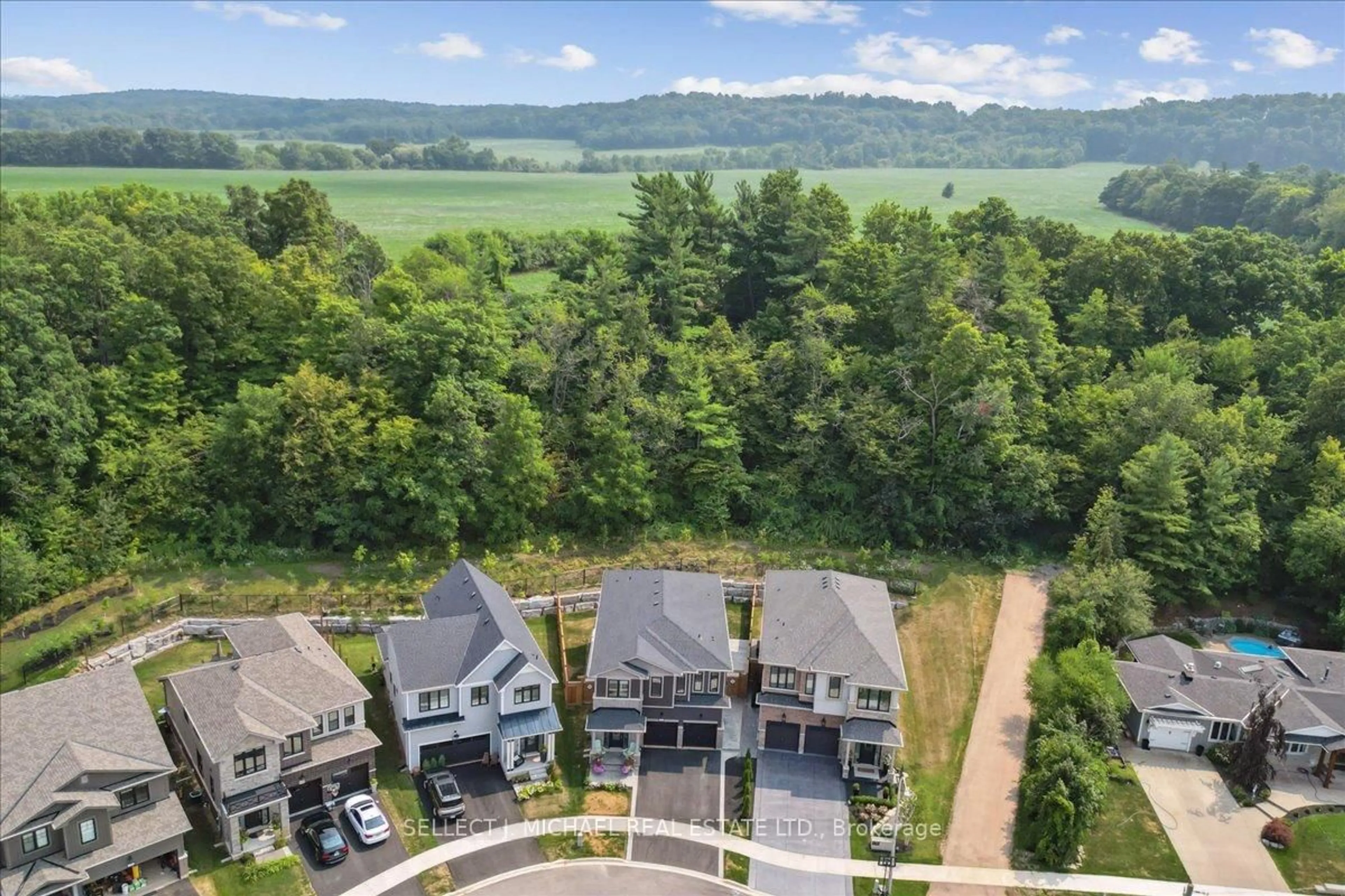 A pic from outside/outdoor area/front of a property/back of a property/a pic from drone, water/lake/river/ocean view for 110 Terrace Dr, Grimsby Ontario L3M 2L1