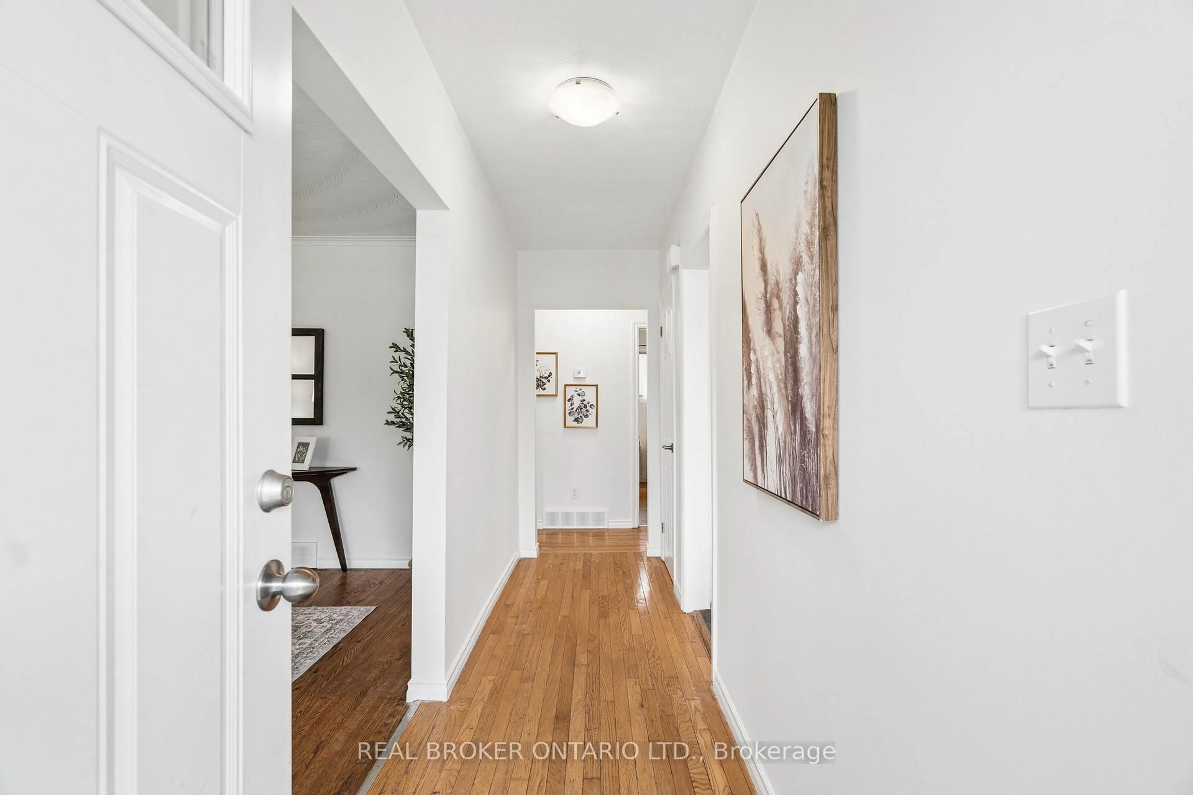 Indoor entryway for 23 Knightswood Blvd, Guelph Ontario N1E 3W3