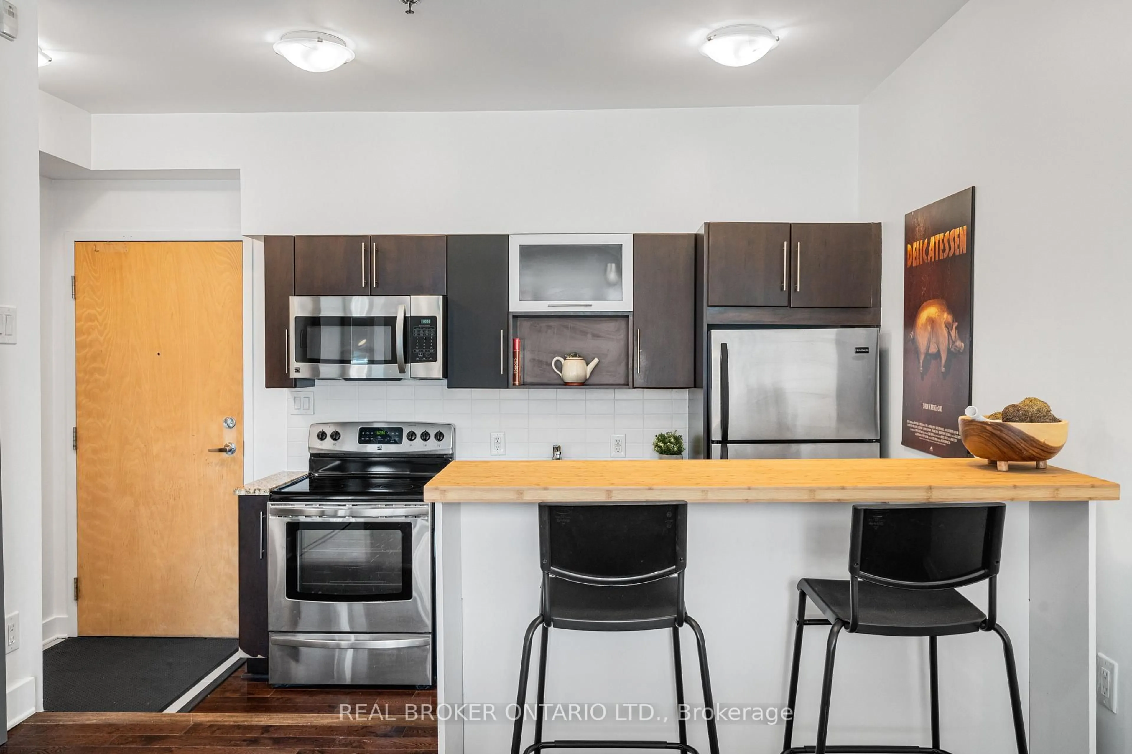 Standard kitchen, unknown for 360 Cumberland St #102, Ottawa Ontario K1N 0B1