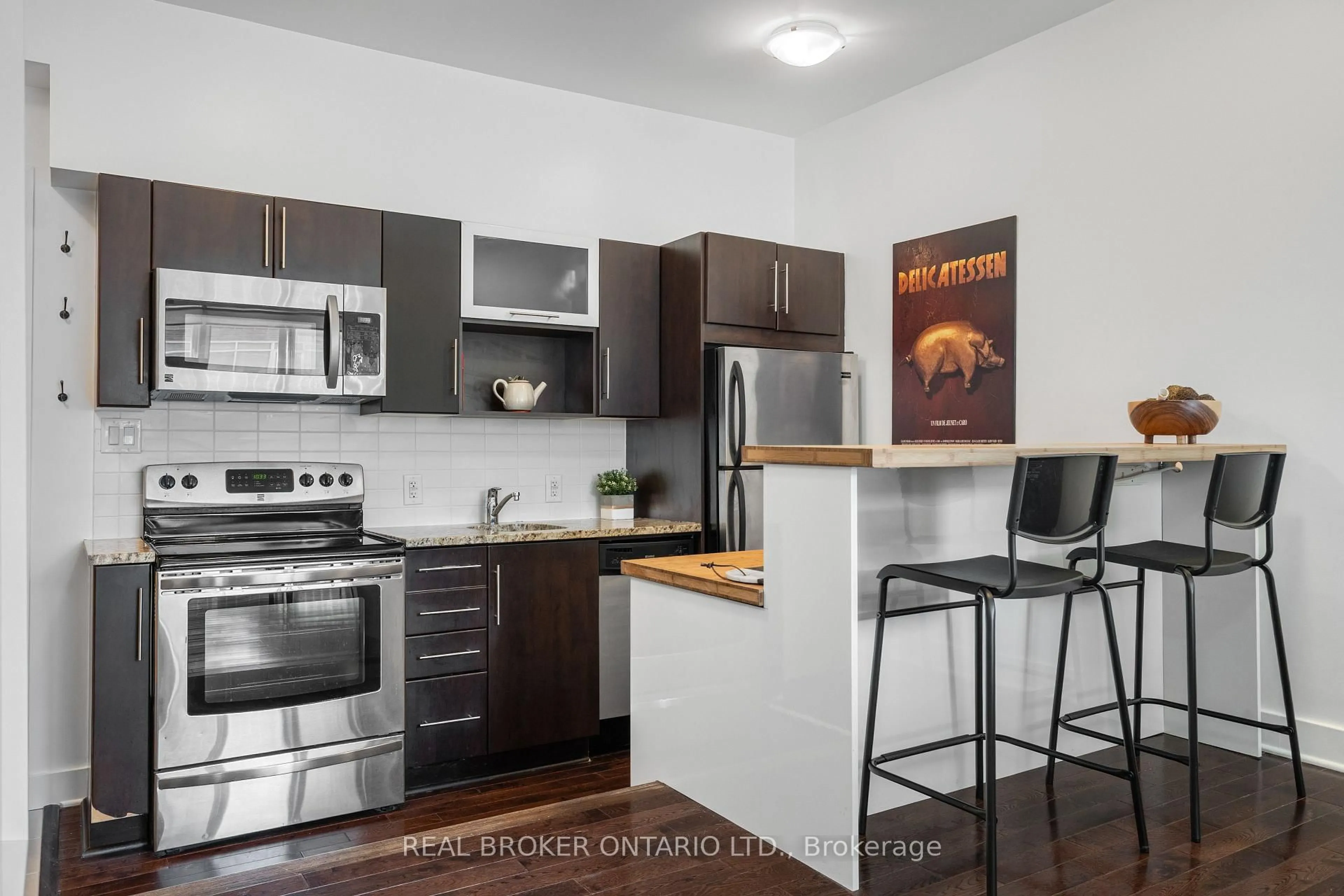 Standard kitchen, unknown for 360 Cumberland St #102, Ottawa Ontario K1N 0B1