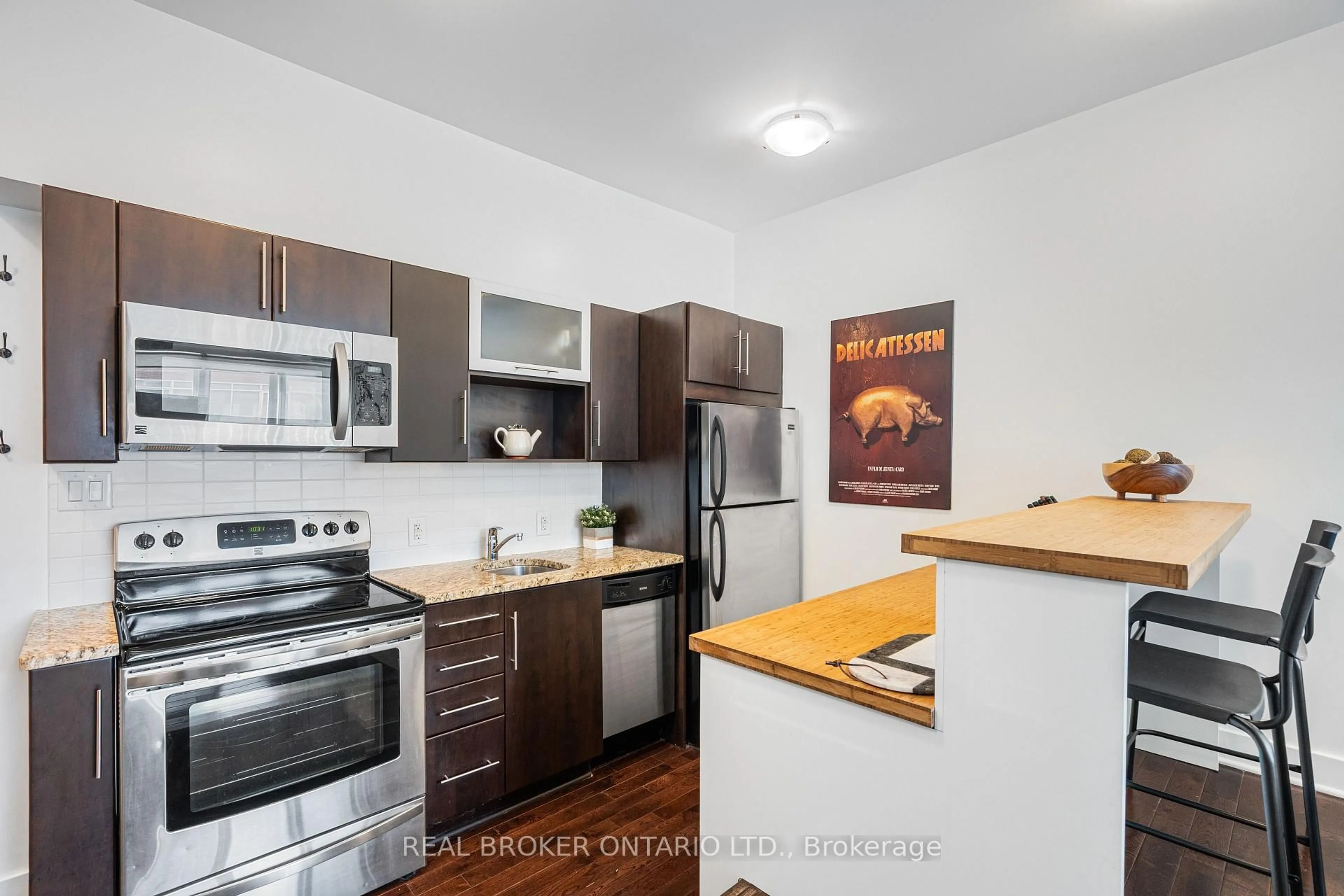 Standard kitchen, unknown for 360 Cumberland St #102, Ottawa Ontario K1N 0B1