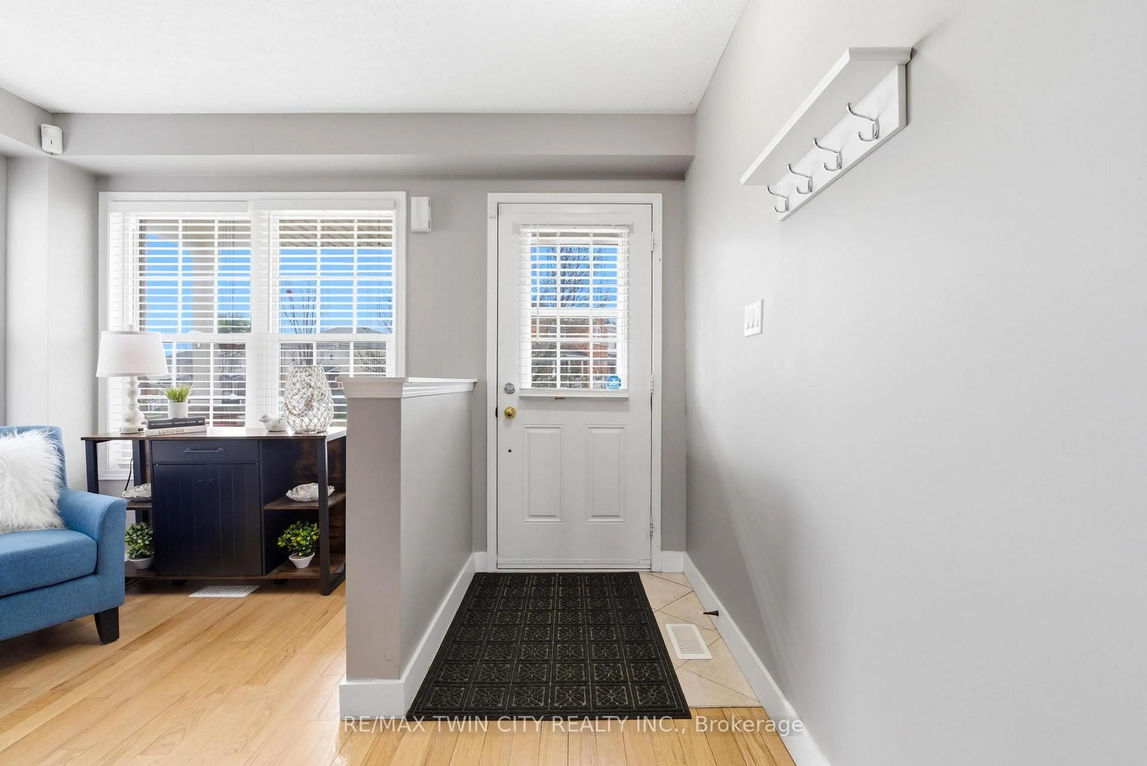Indoor entryway for 65 Bloomington Dr, Cambridge Ontario N1P 1J5