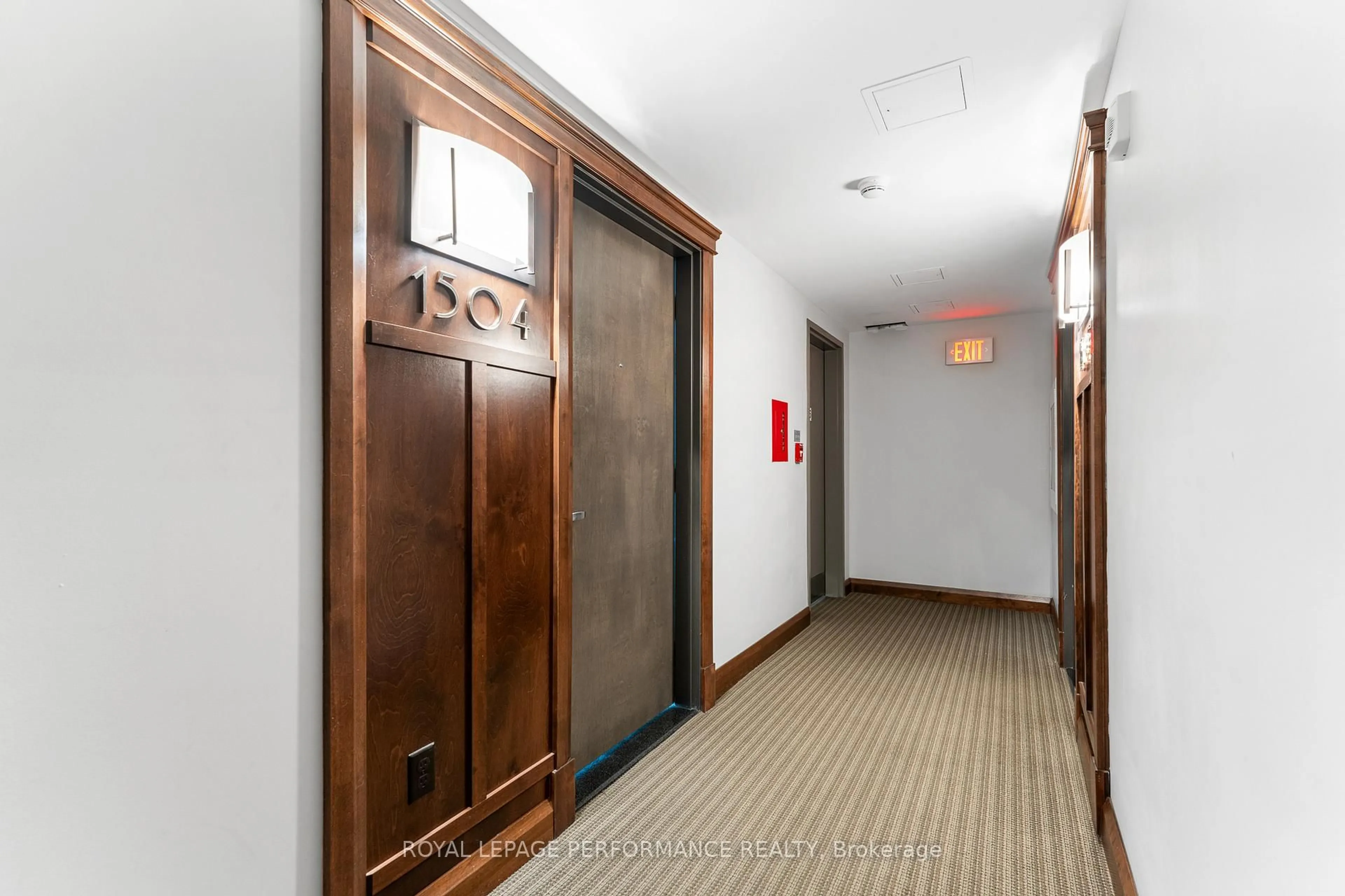 Indoor foyer for 238 Besserer St #1504, Ottawa Ontario K1N 6B1