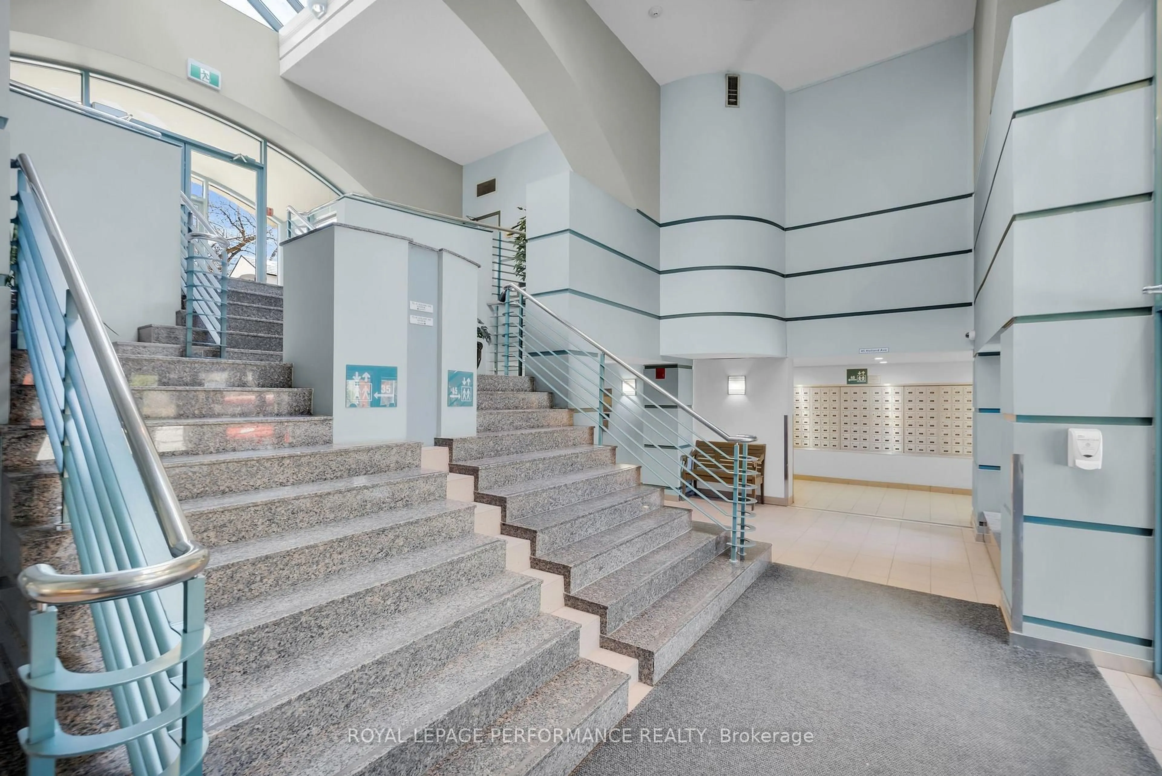 Indoor foyer for 45 Holland Ave #611, Ottawa Ontario K1Y 4S3