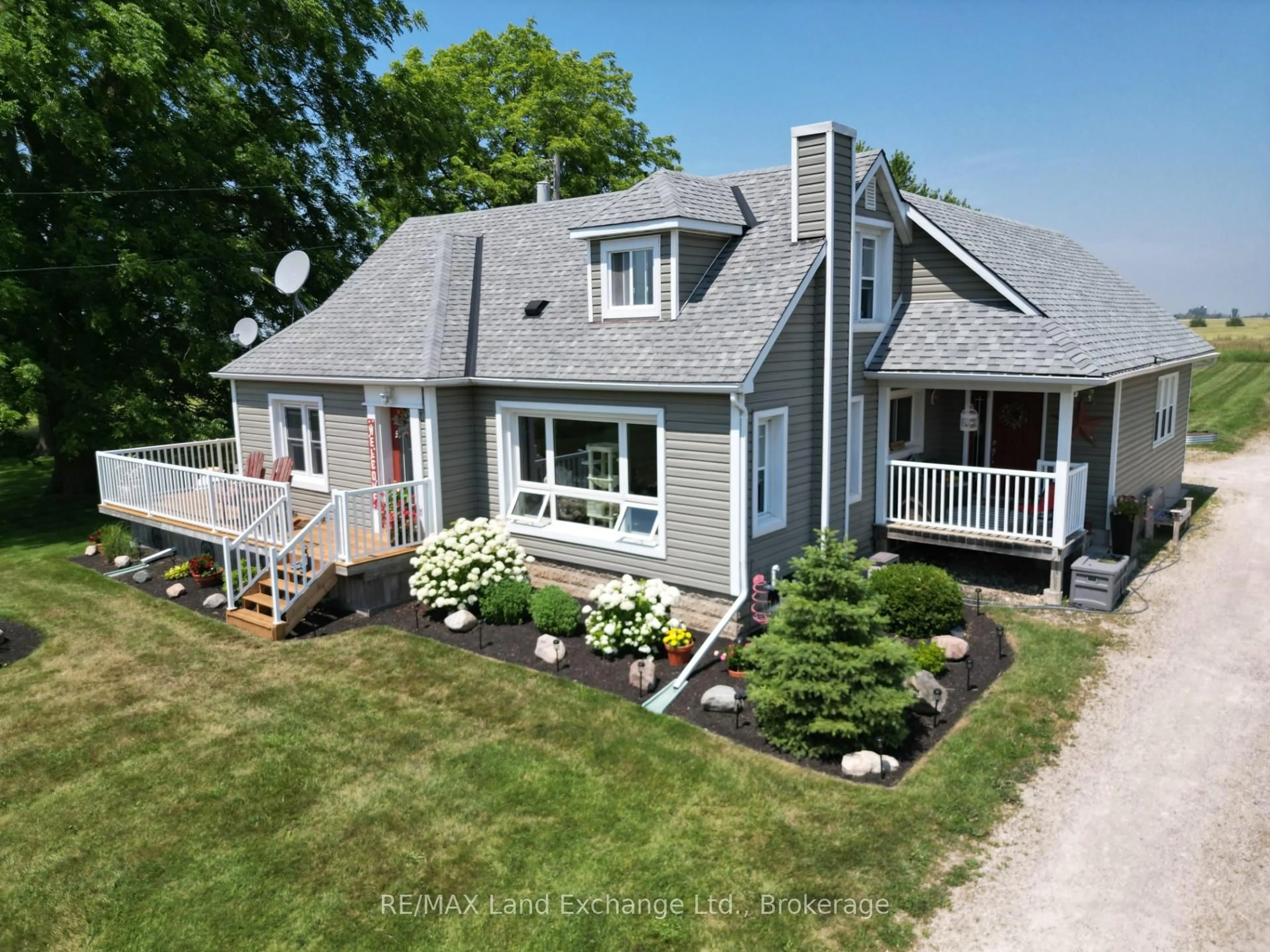 A pic from outside/outdoor area/front of a property/back of a property/a pic from drone, unknown for 1044 5 Concession, Kincardine Ontario N2Z 2X4