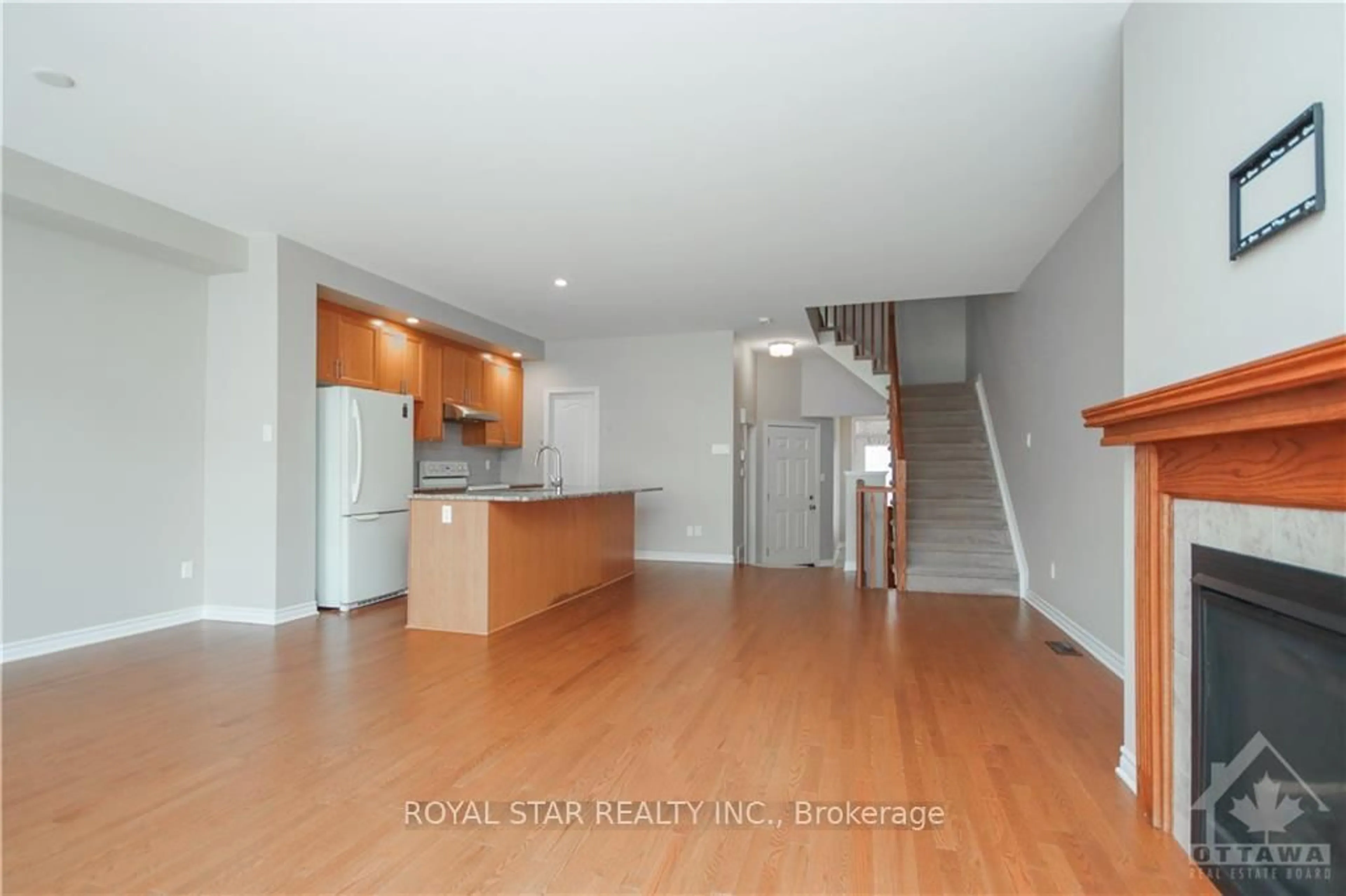 Unknown for 105 Eric Maloney Way, Ottawa Ontario K1T 0R2