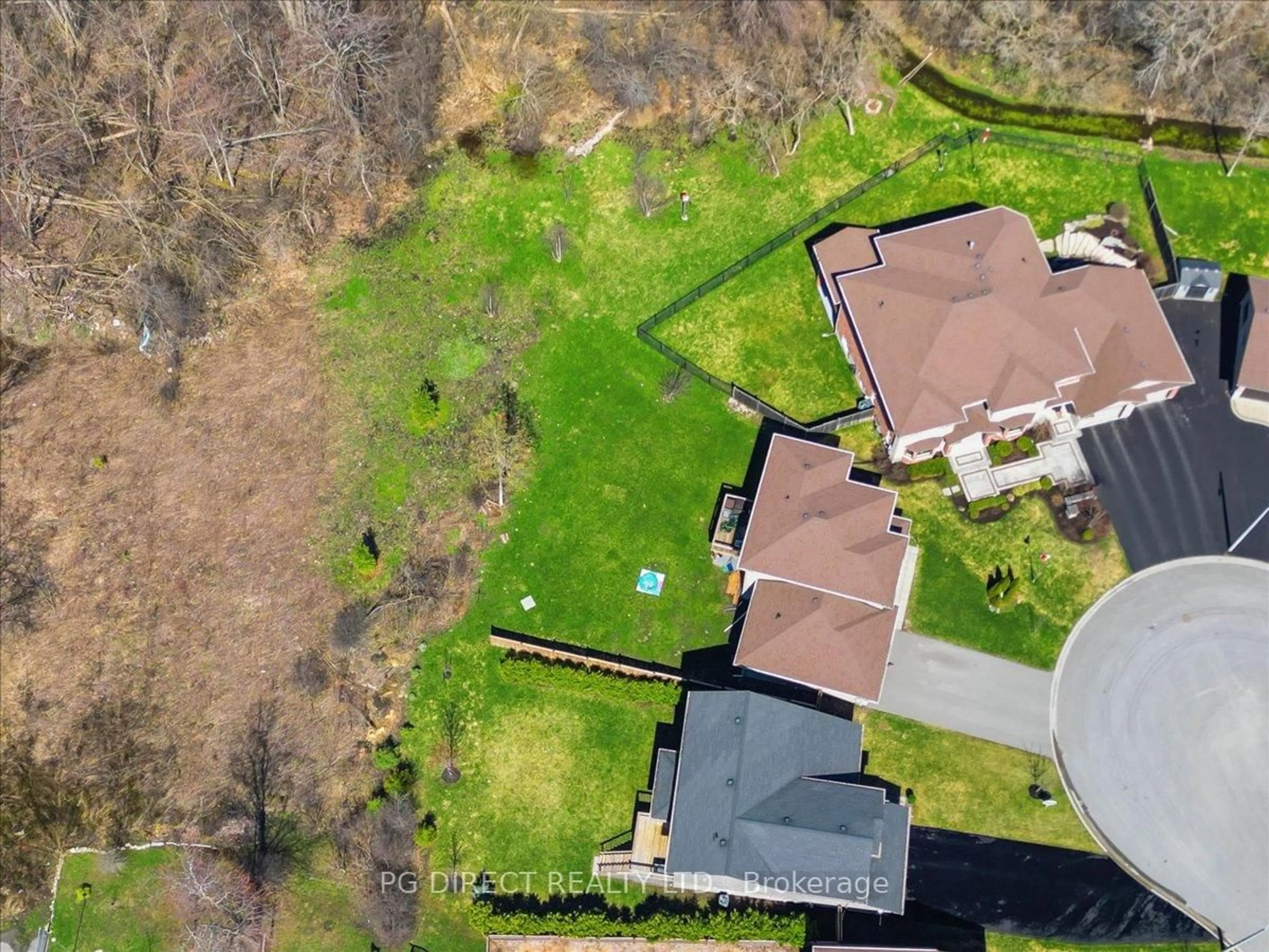 A pic from outside/outdoor area/front of a property/back of a property/a pic from drone, unknown for 20 Granby Crt, Belleville Ontario K8N 0G5