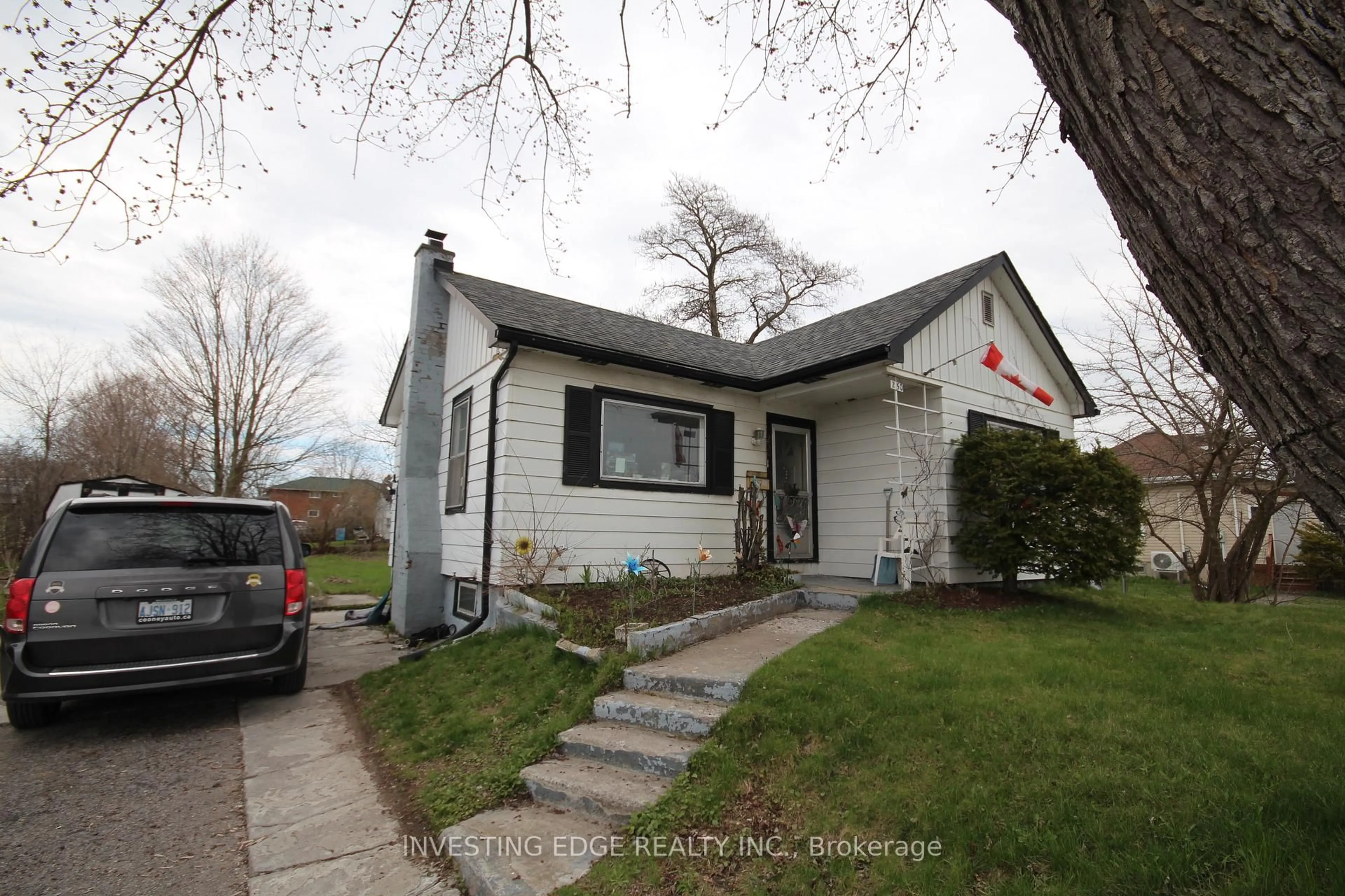 Home with vinyl exterior material, street for 250 Sidney St, Quinte West Ontario K8V 2T4