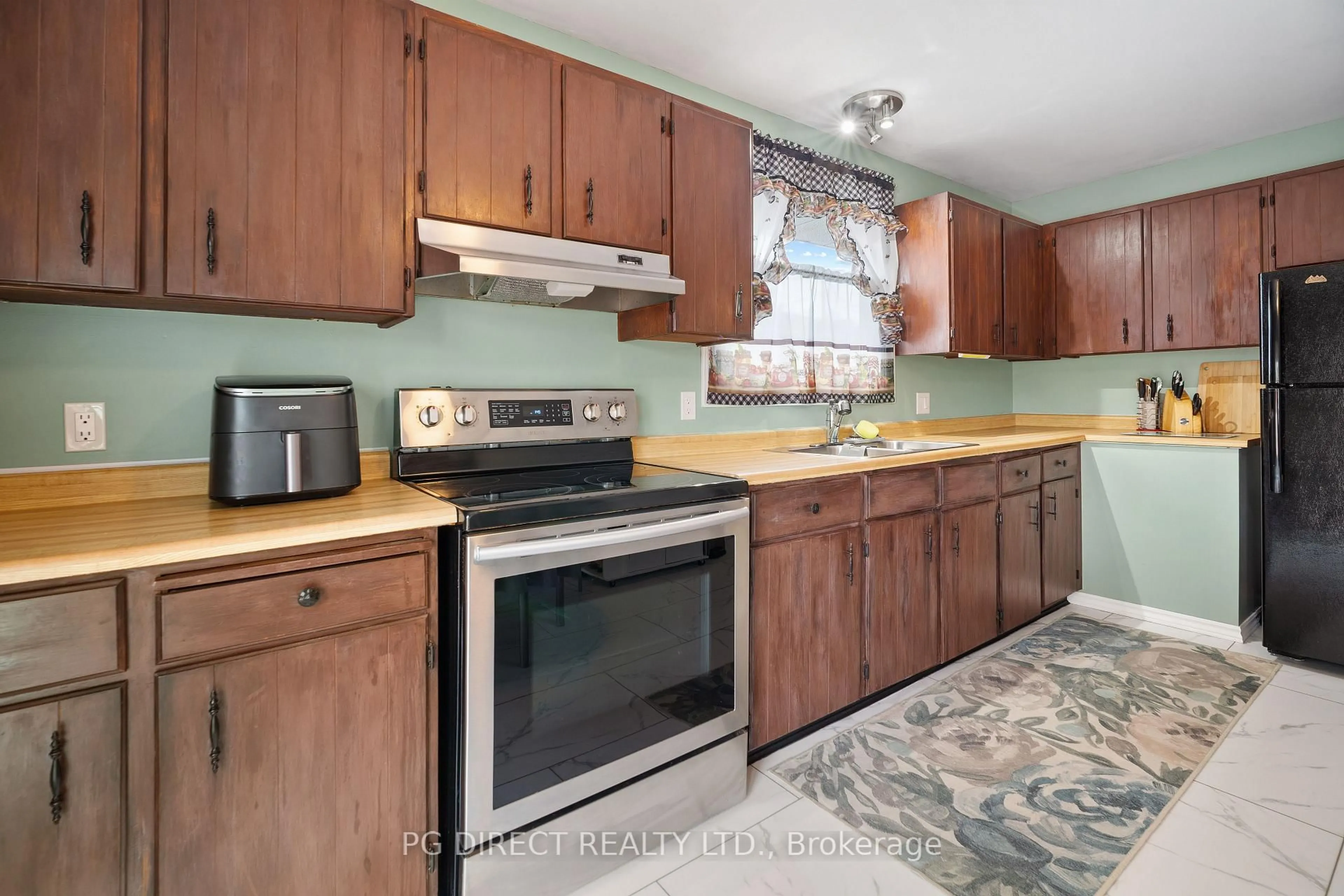 Standard kitchen, unknown for 4 Plumtree Pl, North Bay Ontario P1A 3Y9
