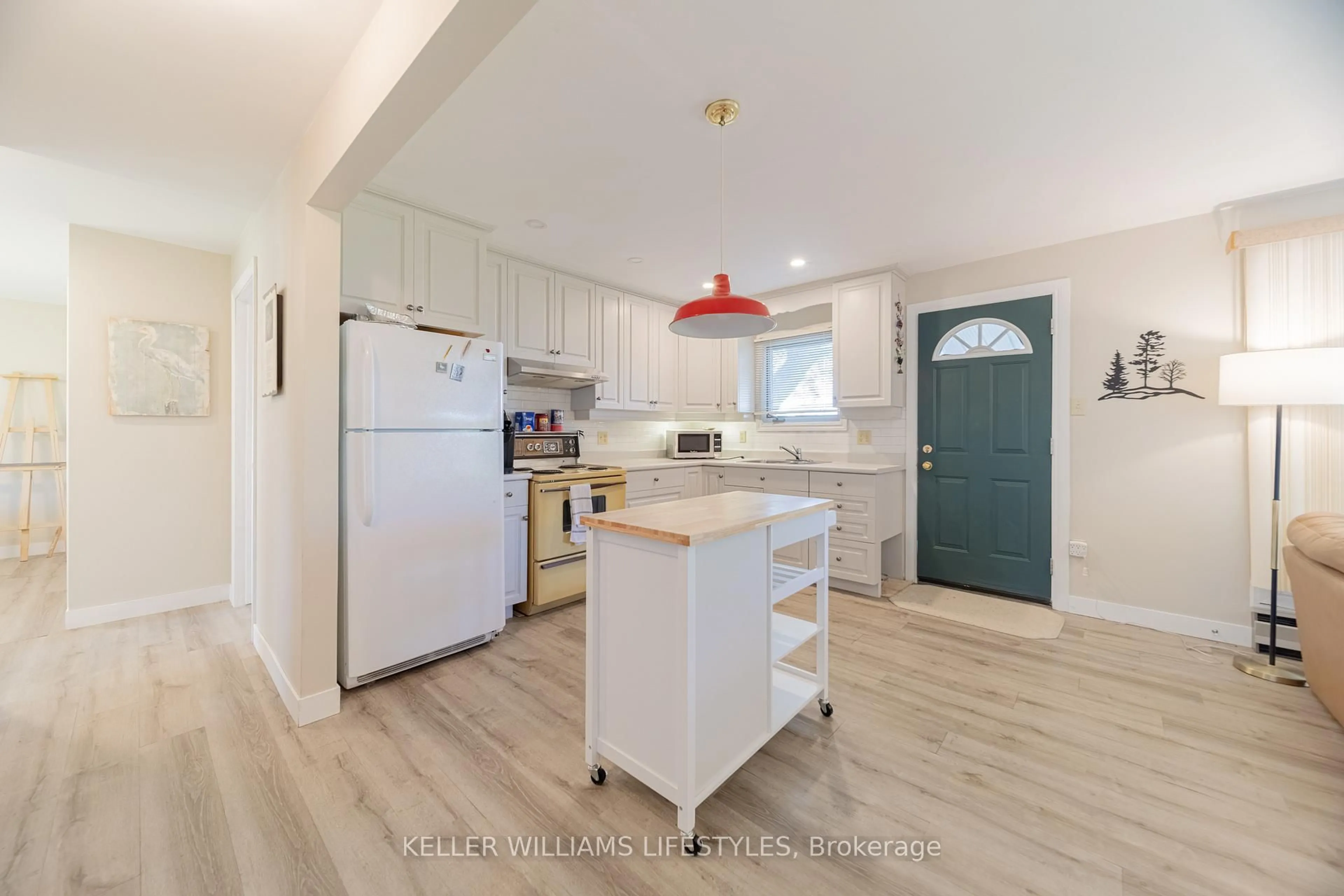 Open concept kitchen, unknown for 72553 Princess St, Bluewater Ontario N0M 2T0