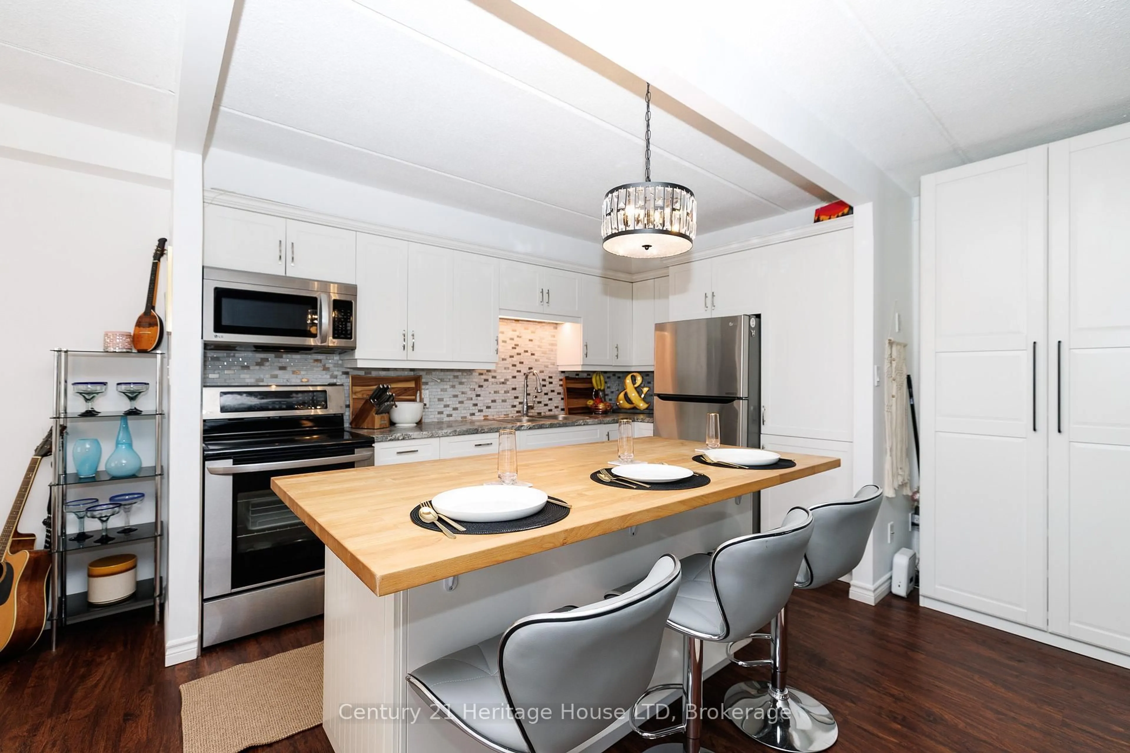 Open concept kitchen, unknown for 6 Westlake Lane #307, St. Catharines Ontario L2N 5S3