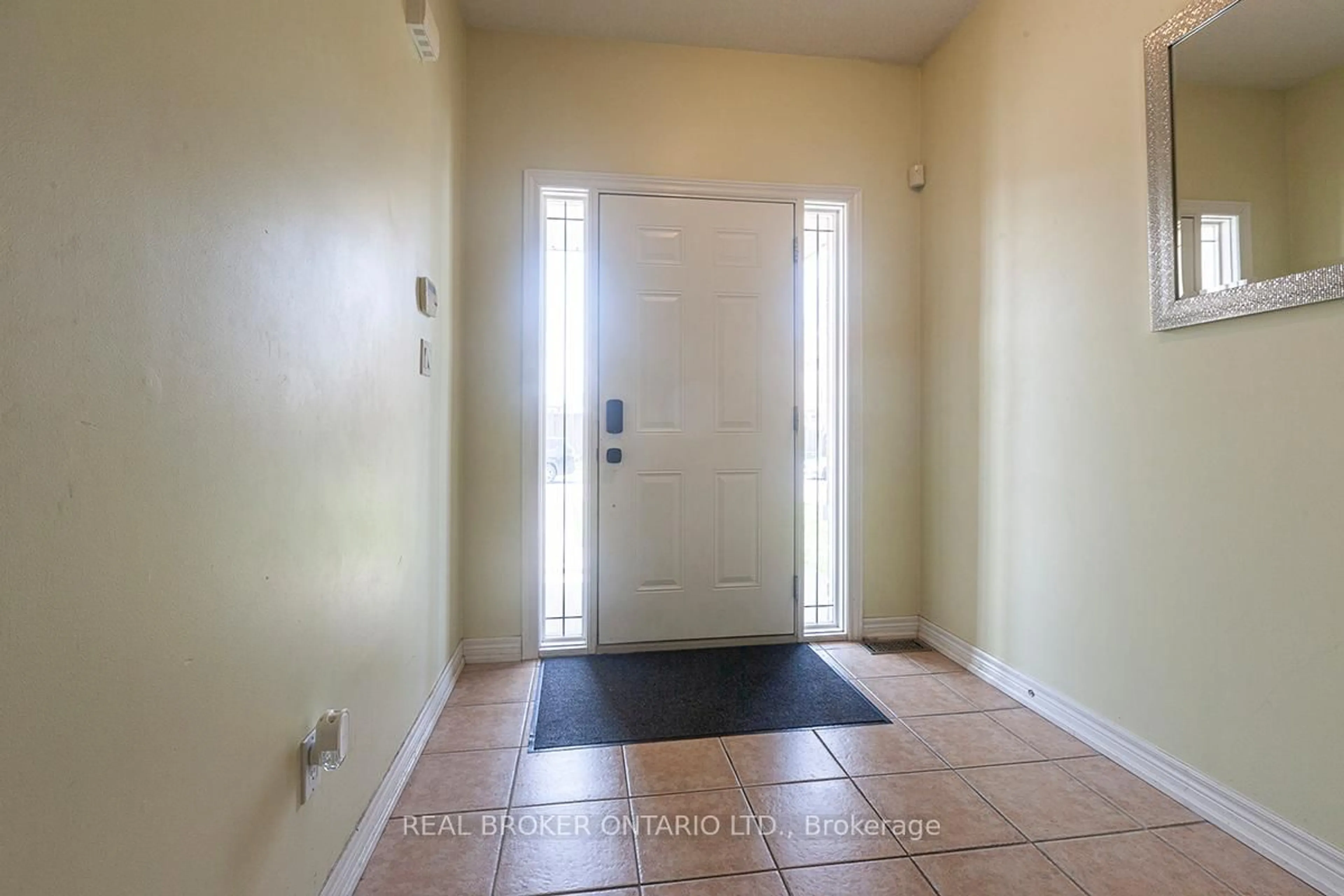 Indoor entryway for 66 Springvalley Cres, Hamilton Ontario L9C 7X3