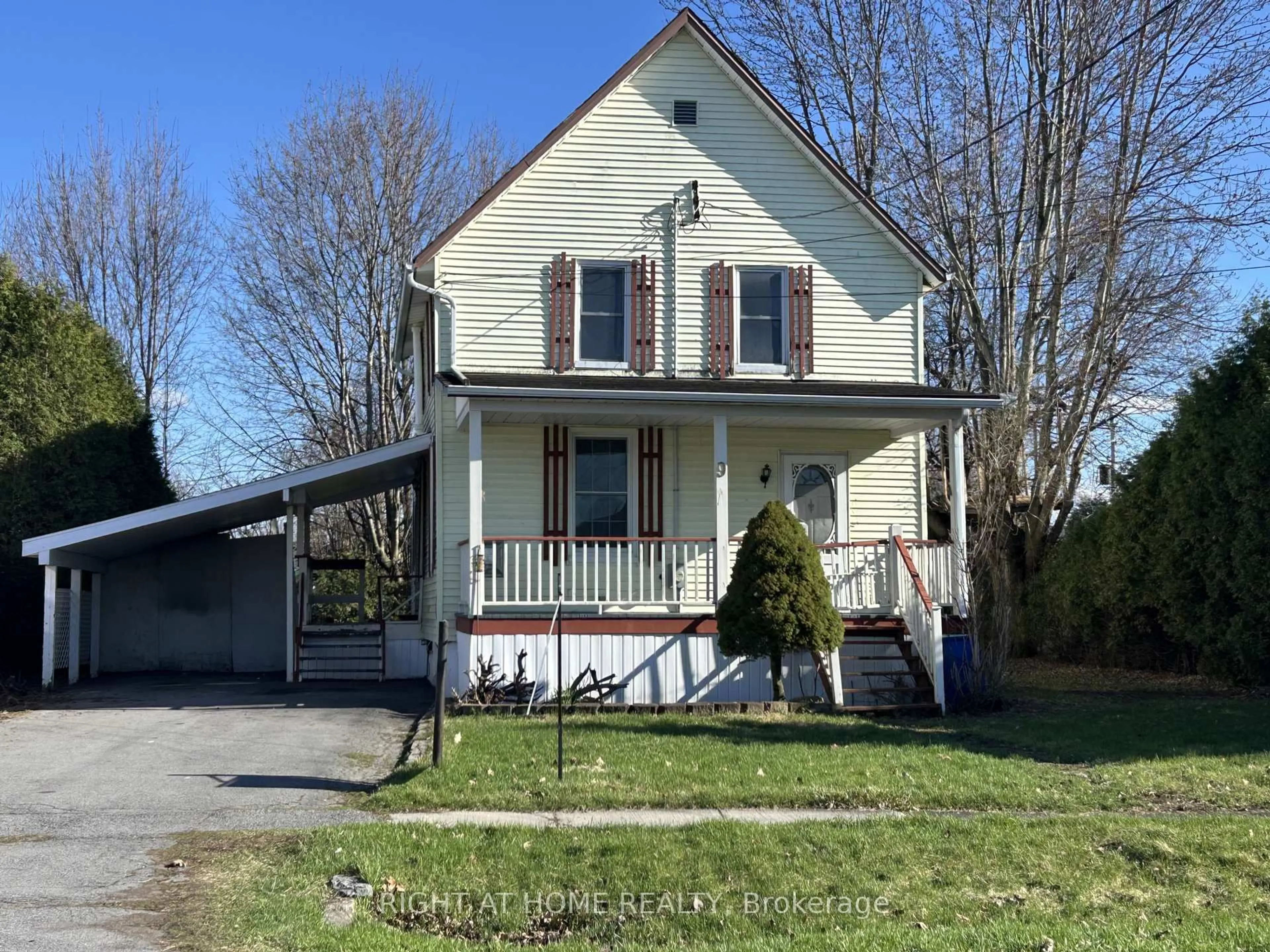 A pic from outside/outdoor area/front of a property/back of a property/a pic from drone, street for 9 Maud St, South Dundas Ontario K0C 1X0